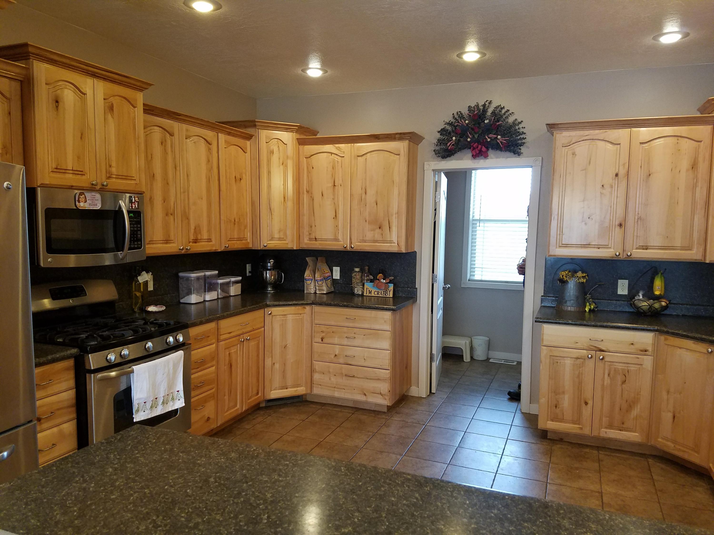 908 E Nichols Canyon