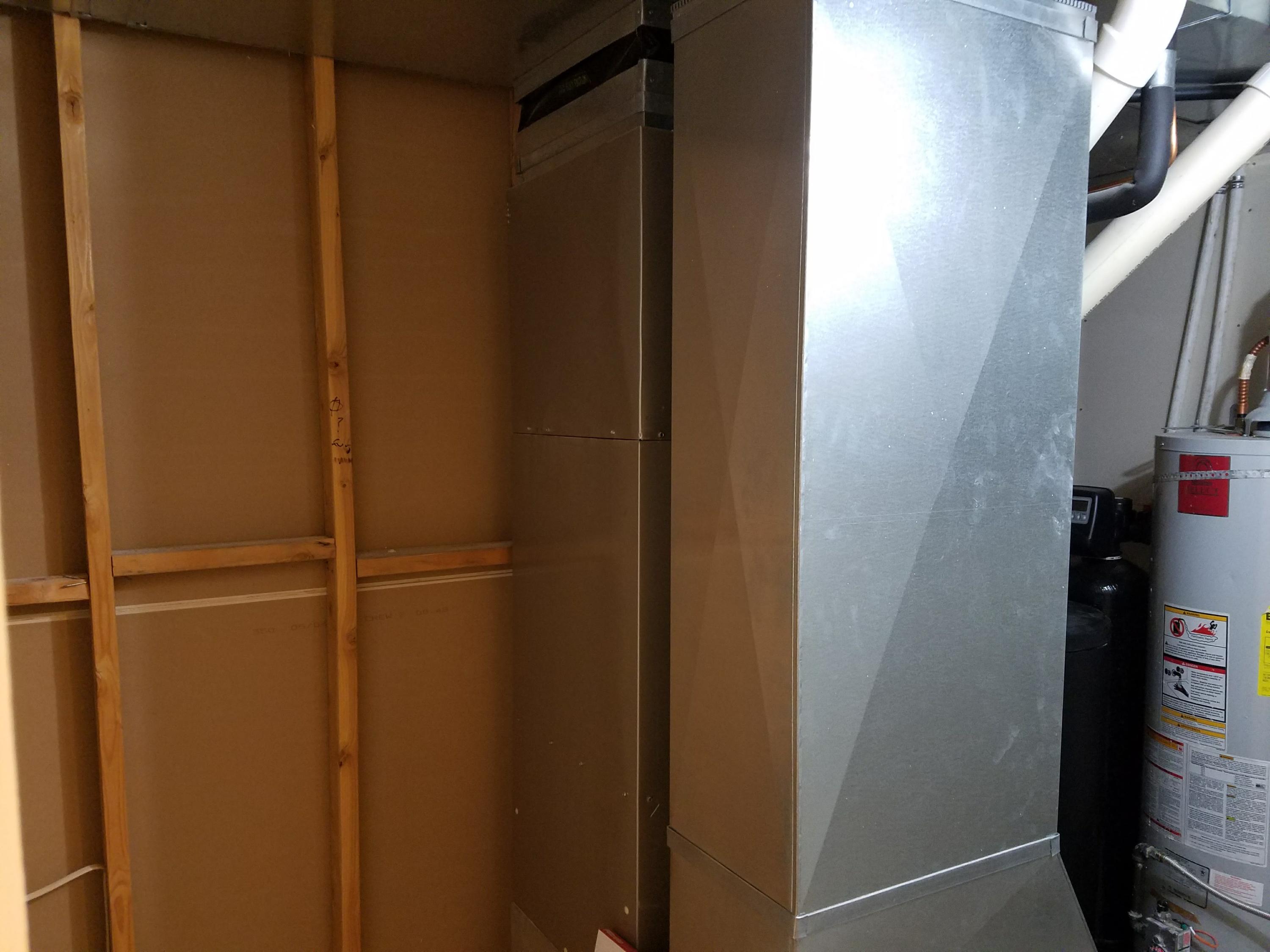 908 E Nichols Canyon