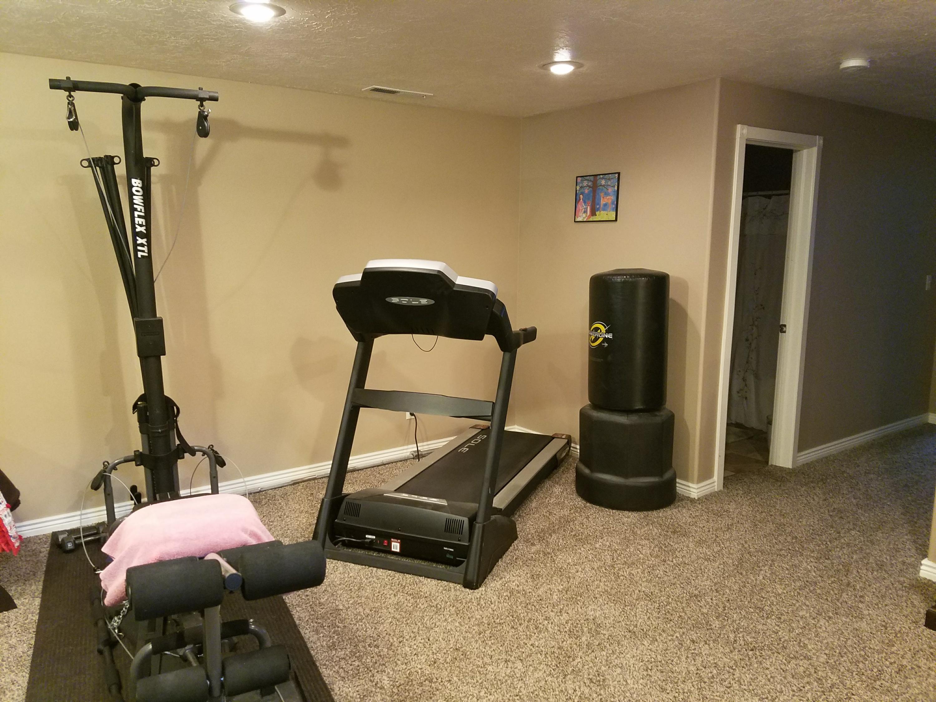 908 E Nichols Canyon