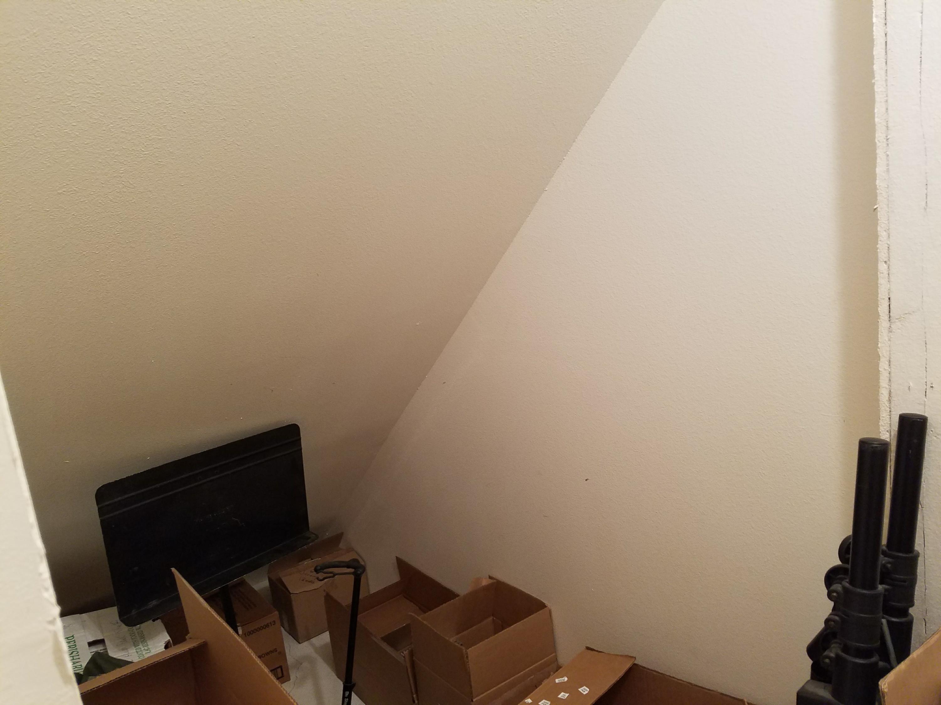 908 E Nichols Canyon