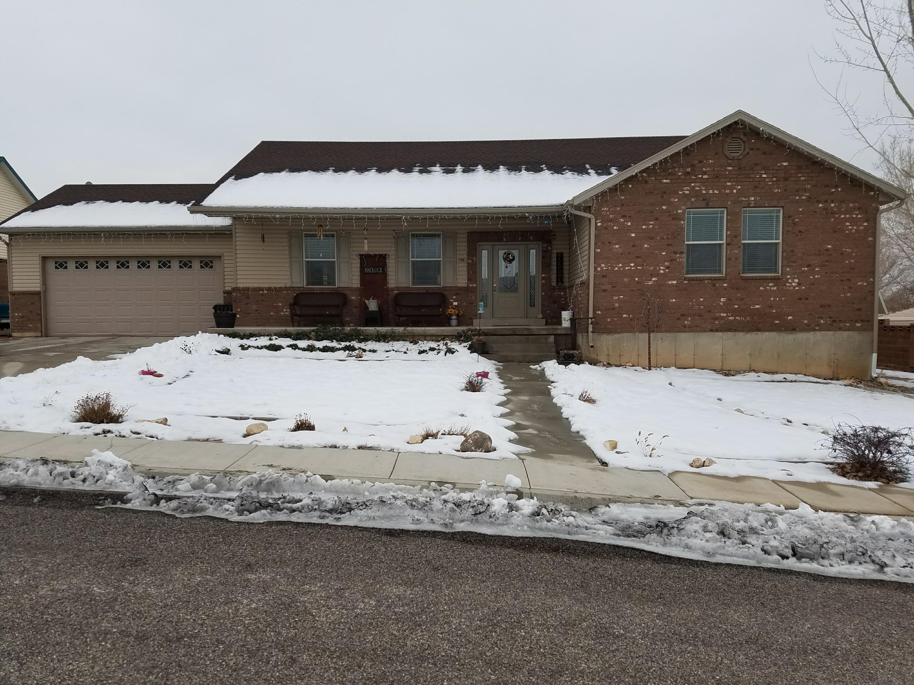 908 E Nichols Canyon