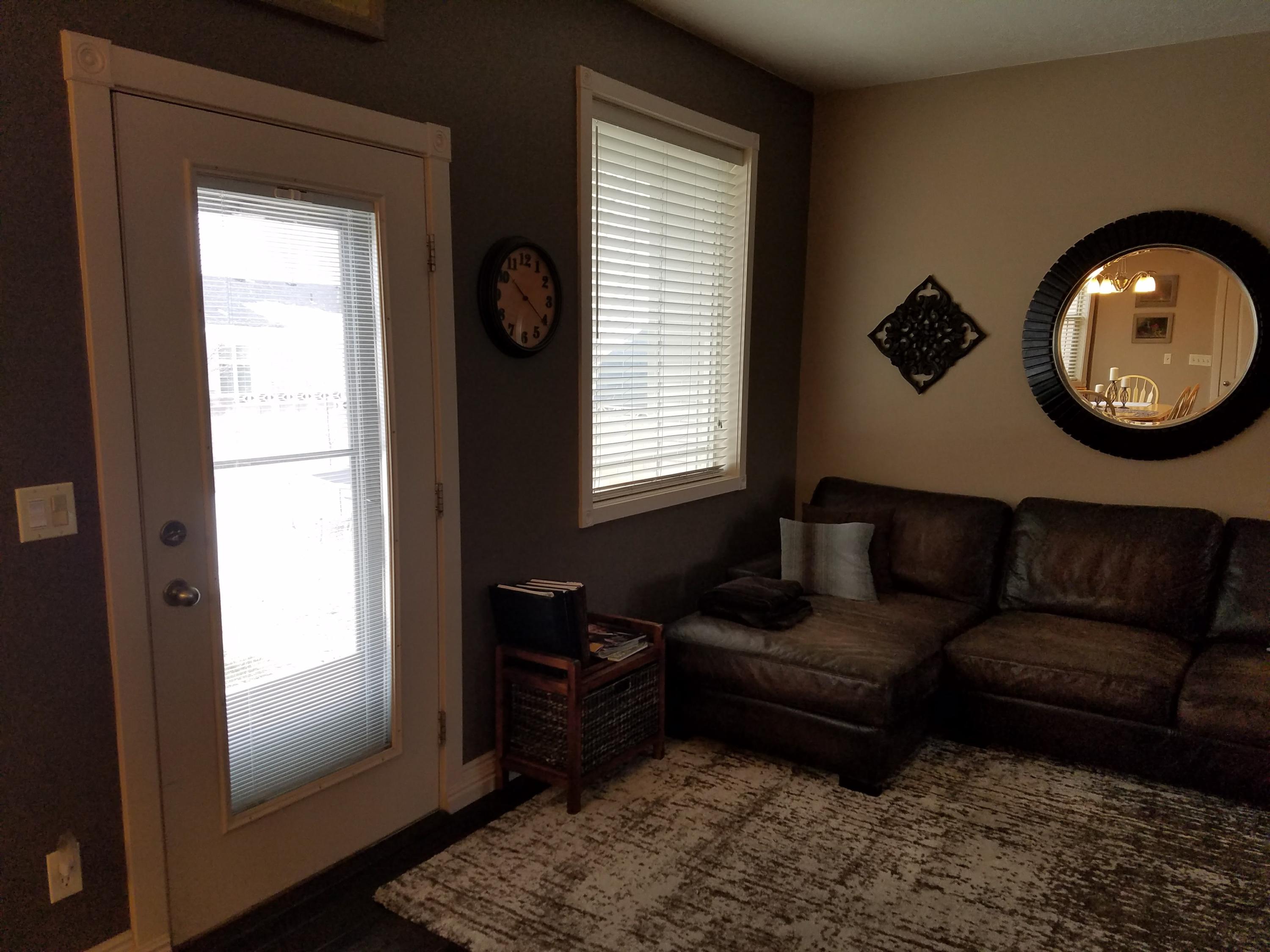 908 E Nichols Canyon