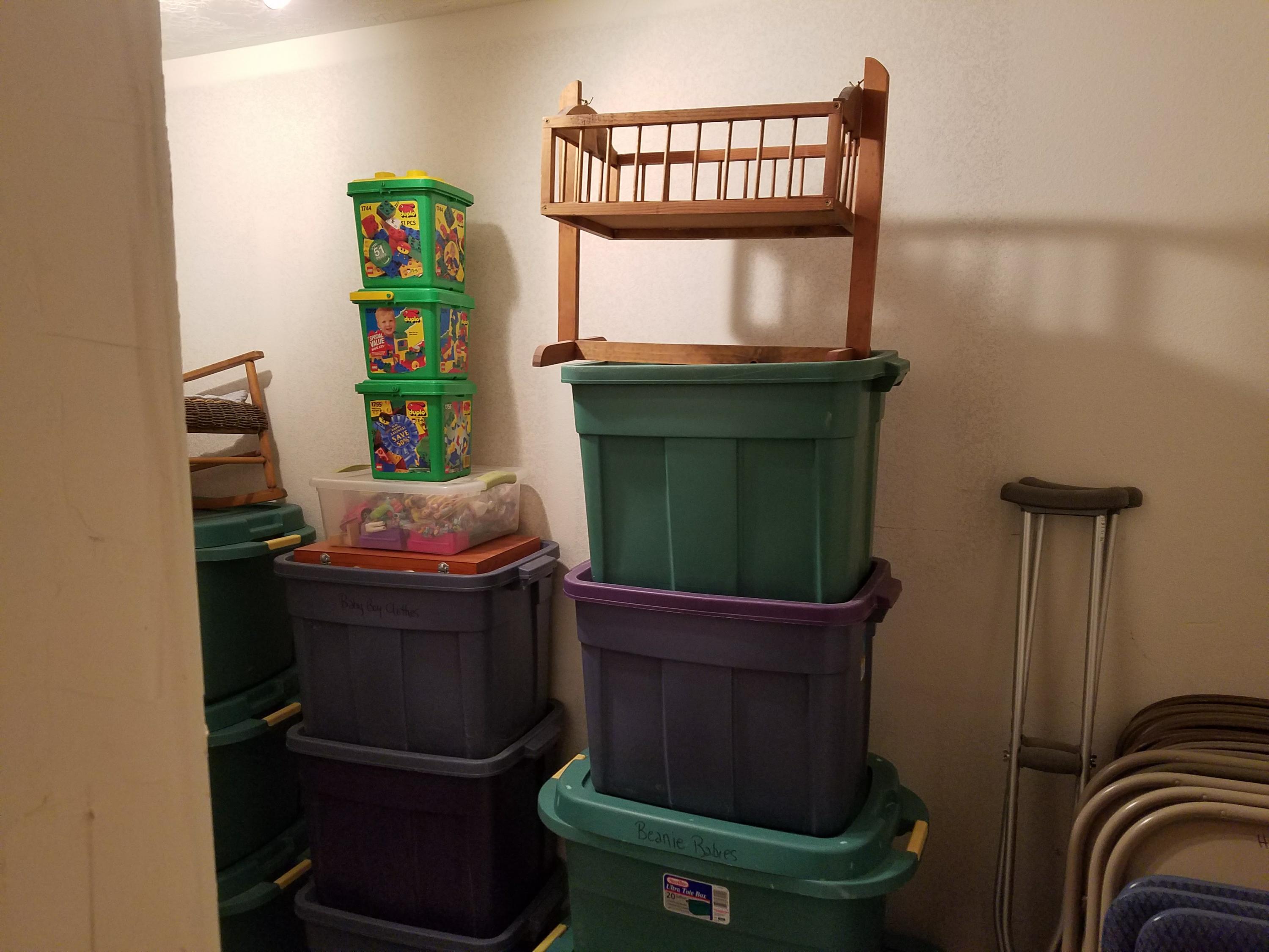 908 E Nichols Canyon