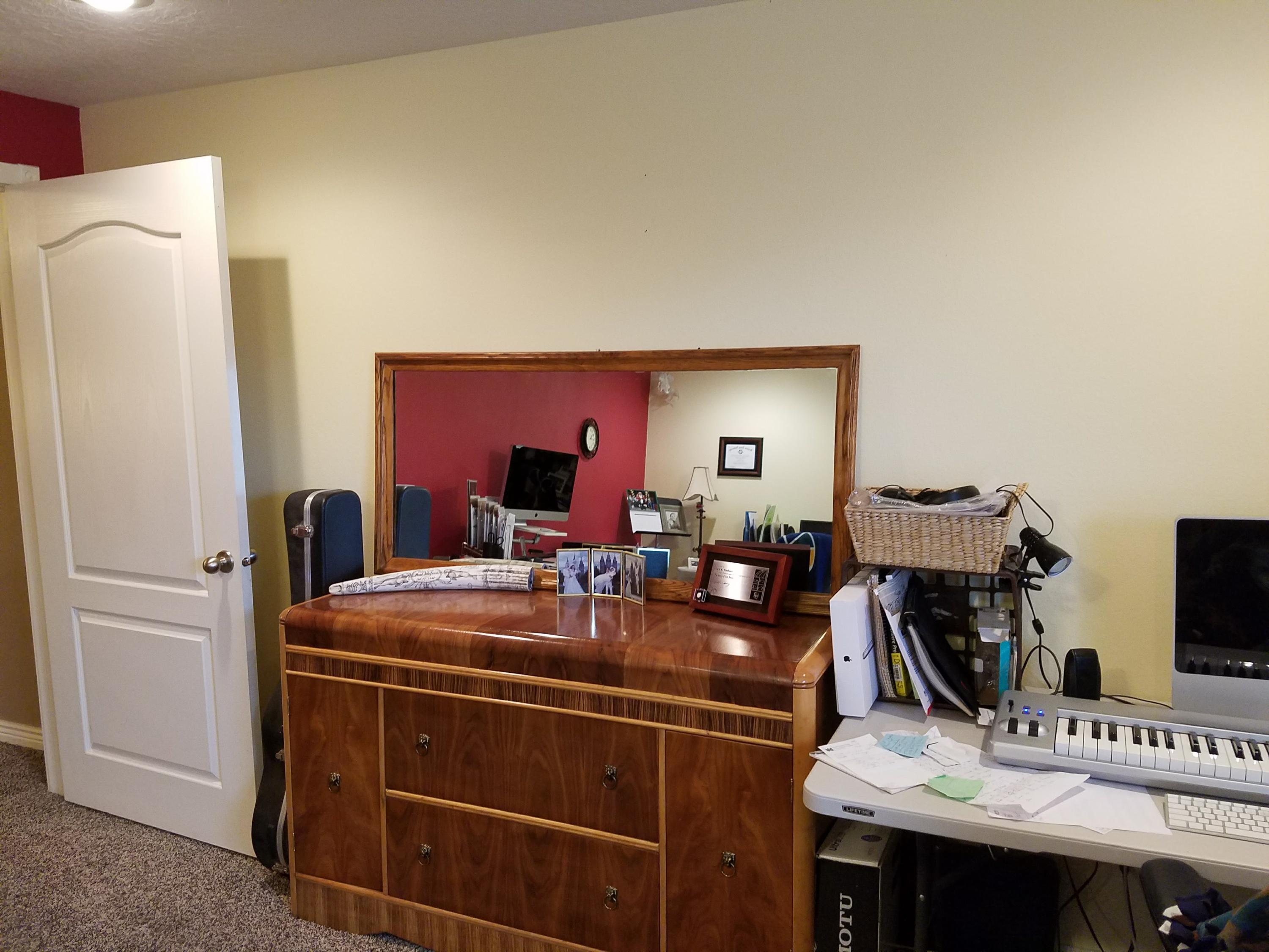 908 E Nichols Canyon