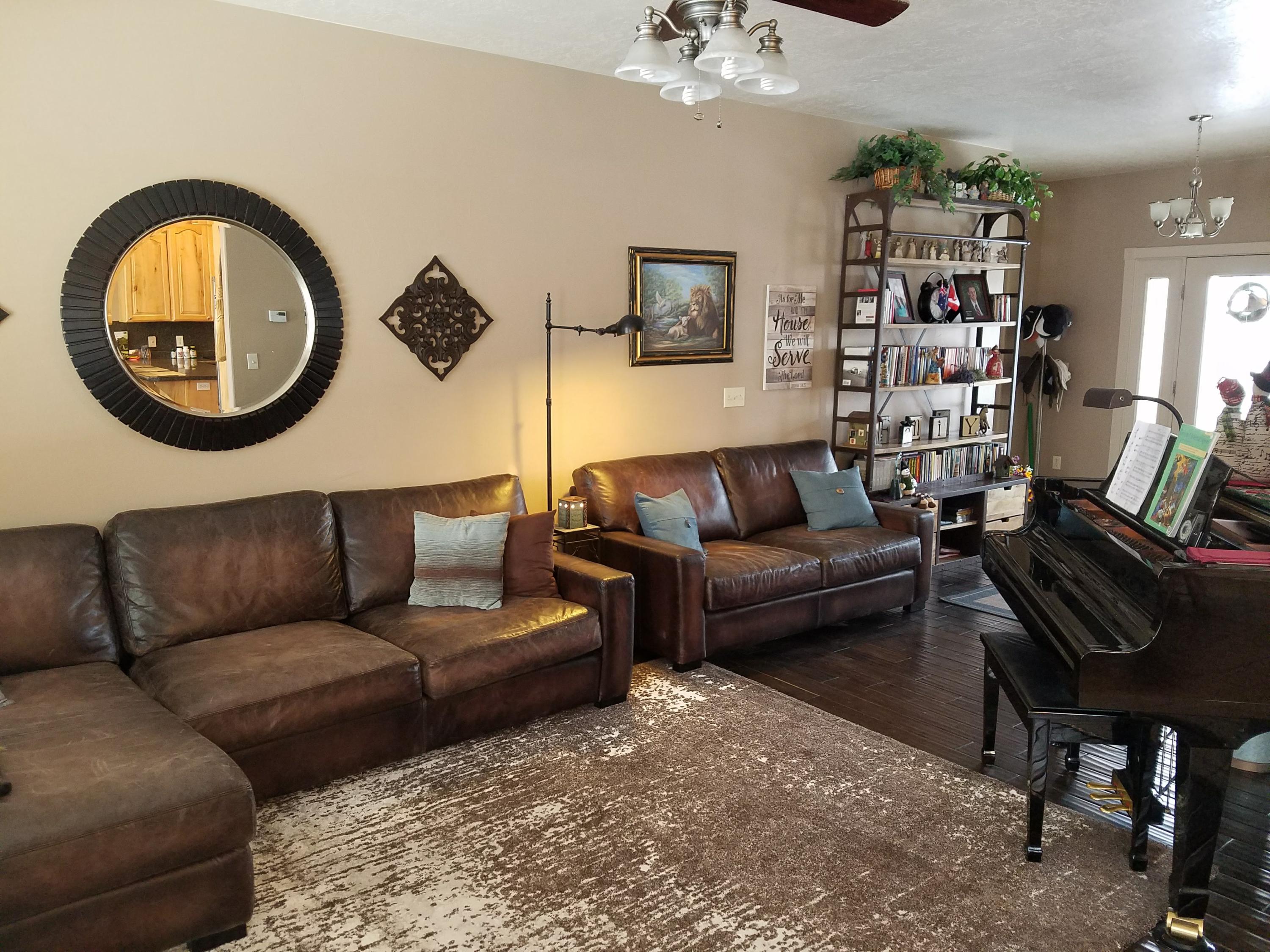 908 E Nichols Canyon