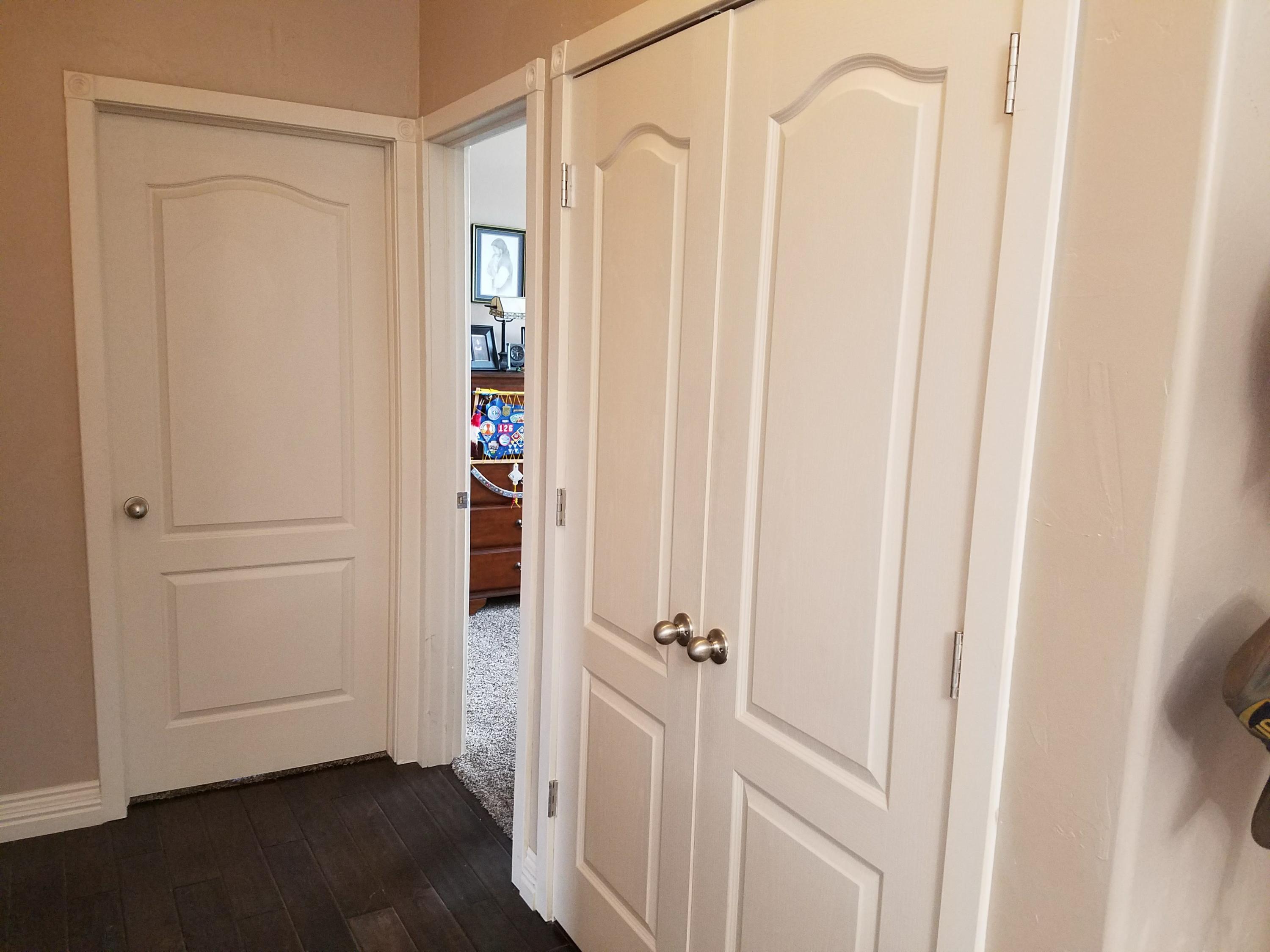 908 E Nichols Canyon