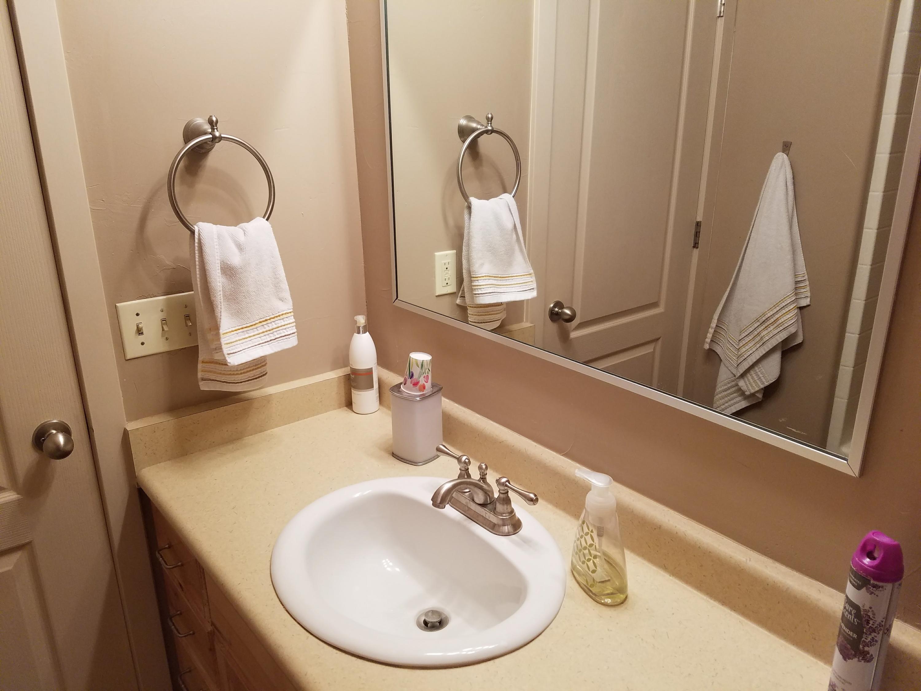 908 E Nichols Canyon