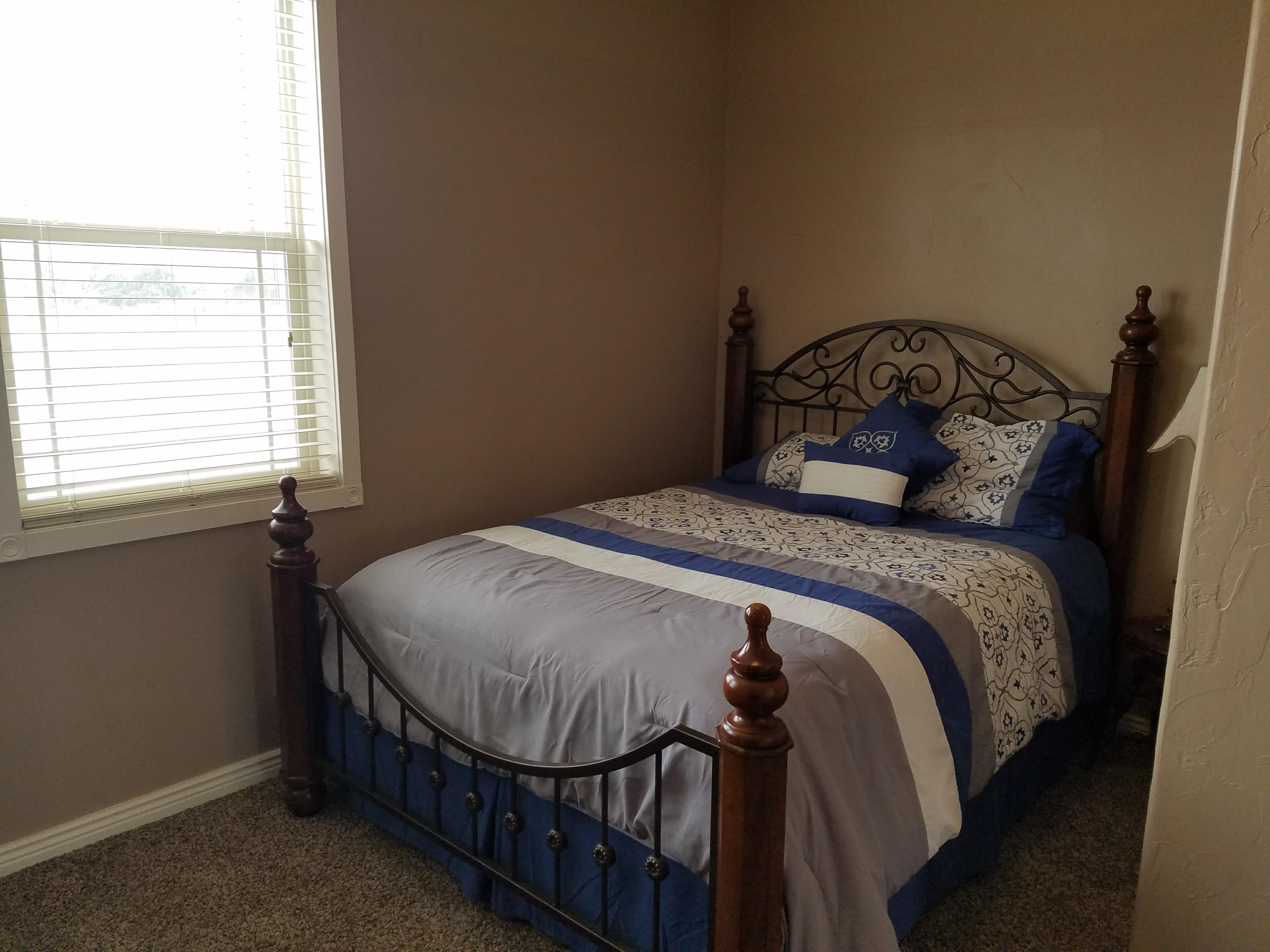 908 E Nichols Canyon