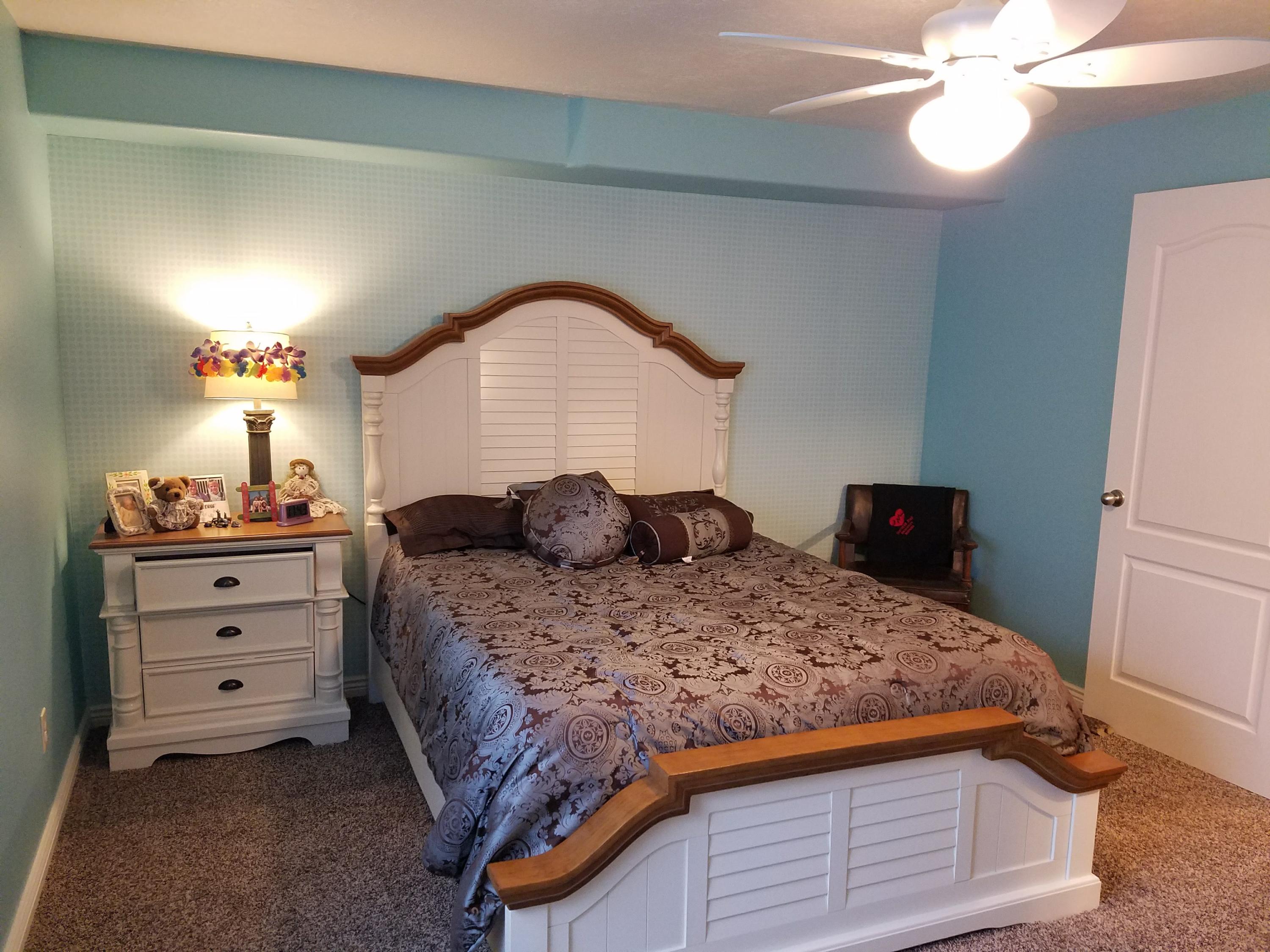 908 E Nichols Canyon