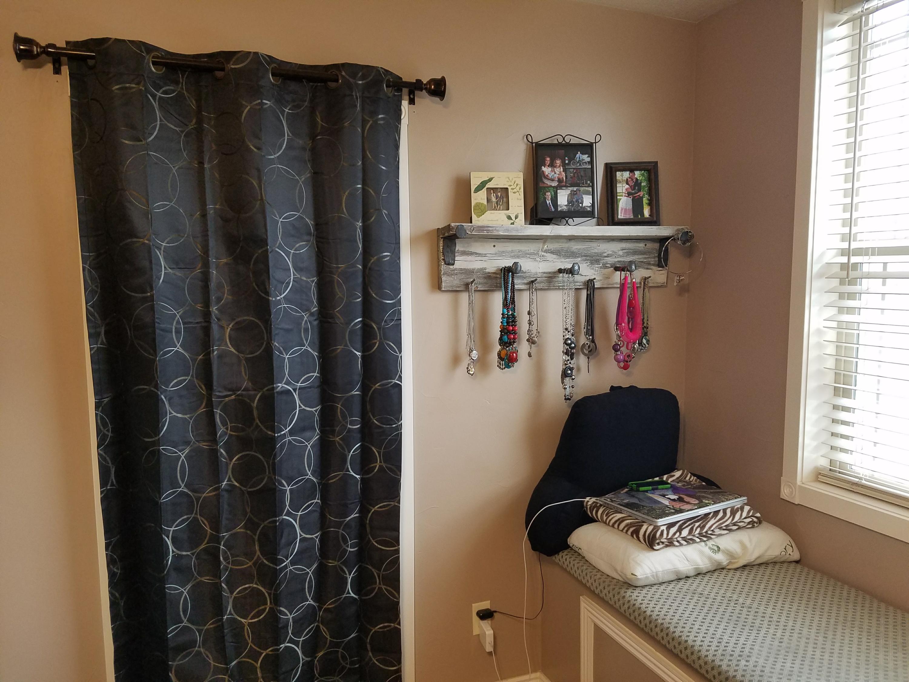 908 E Nichols Canyon