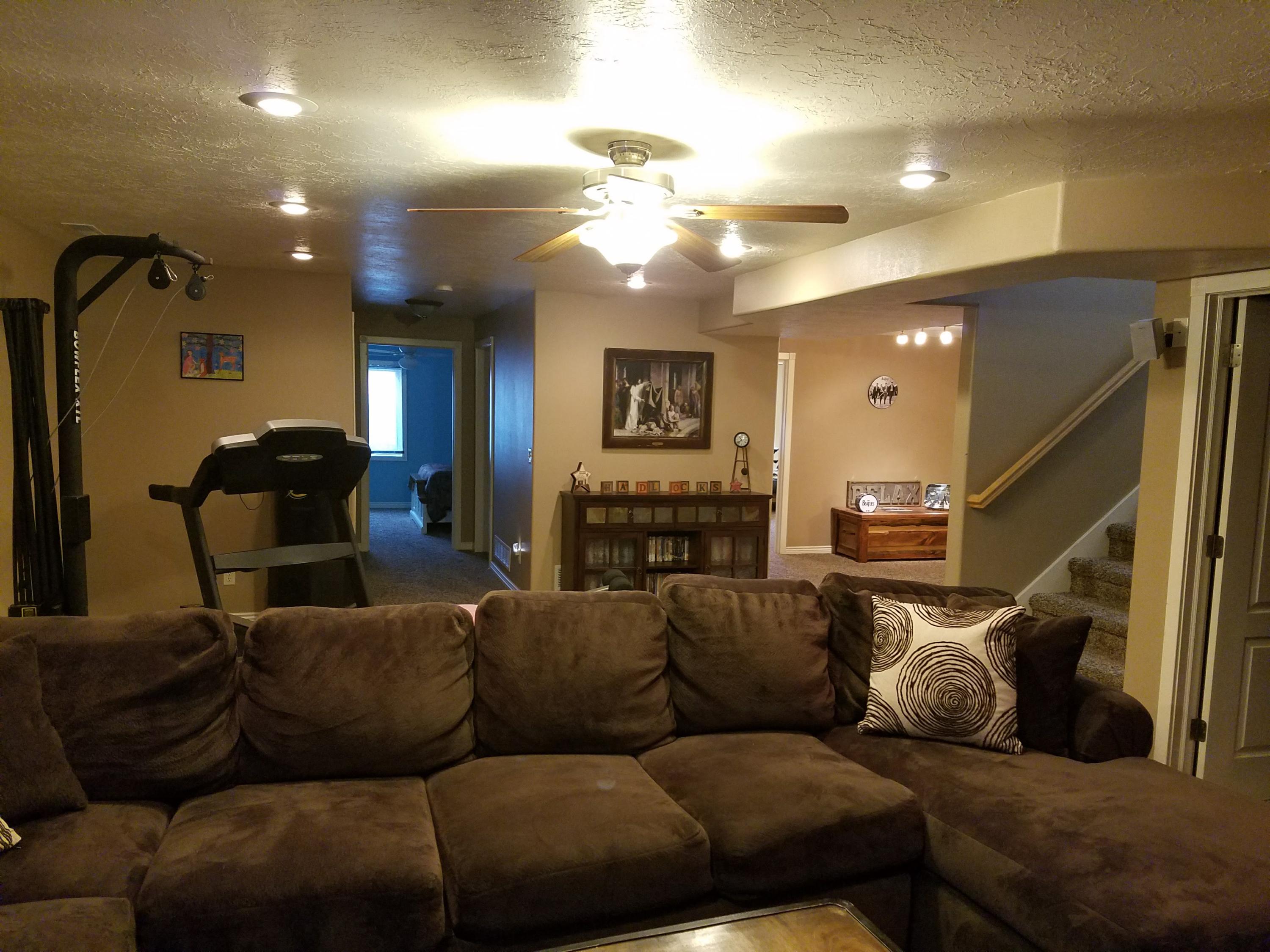 908 E Nichols Canyon