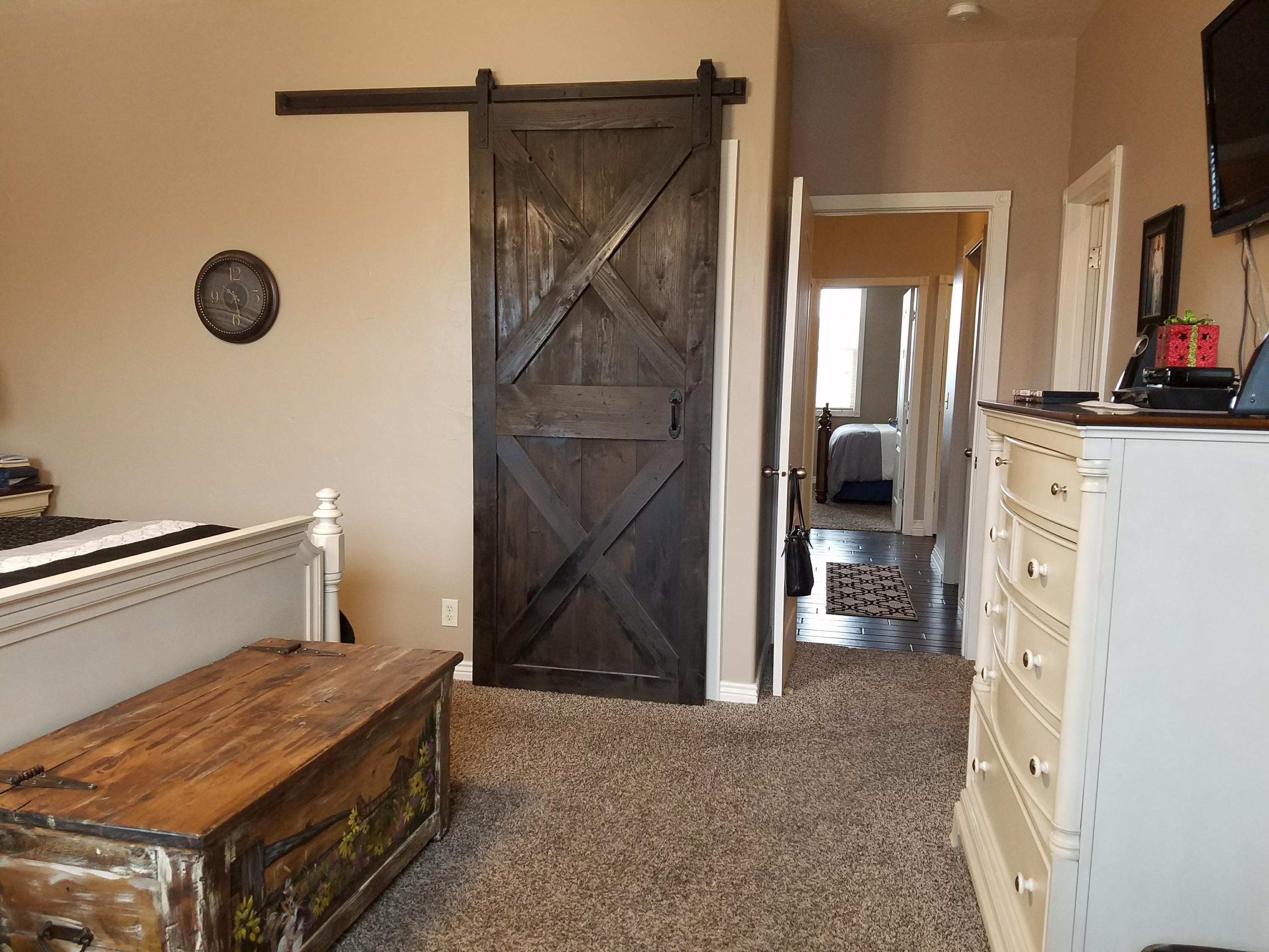 908 E Nichols Canyon