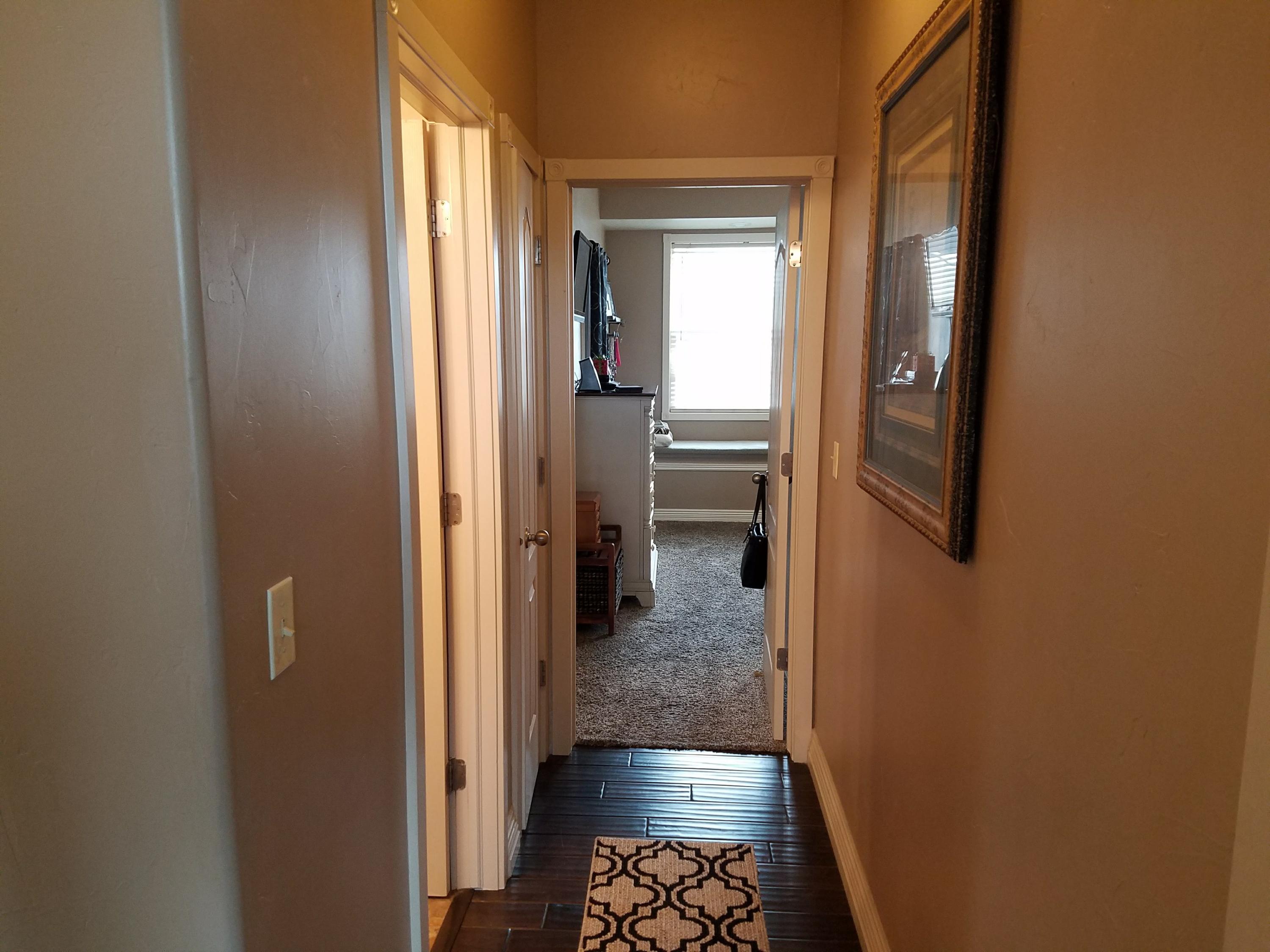 908 E Nichols Canyon