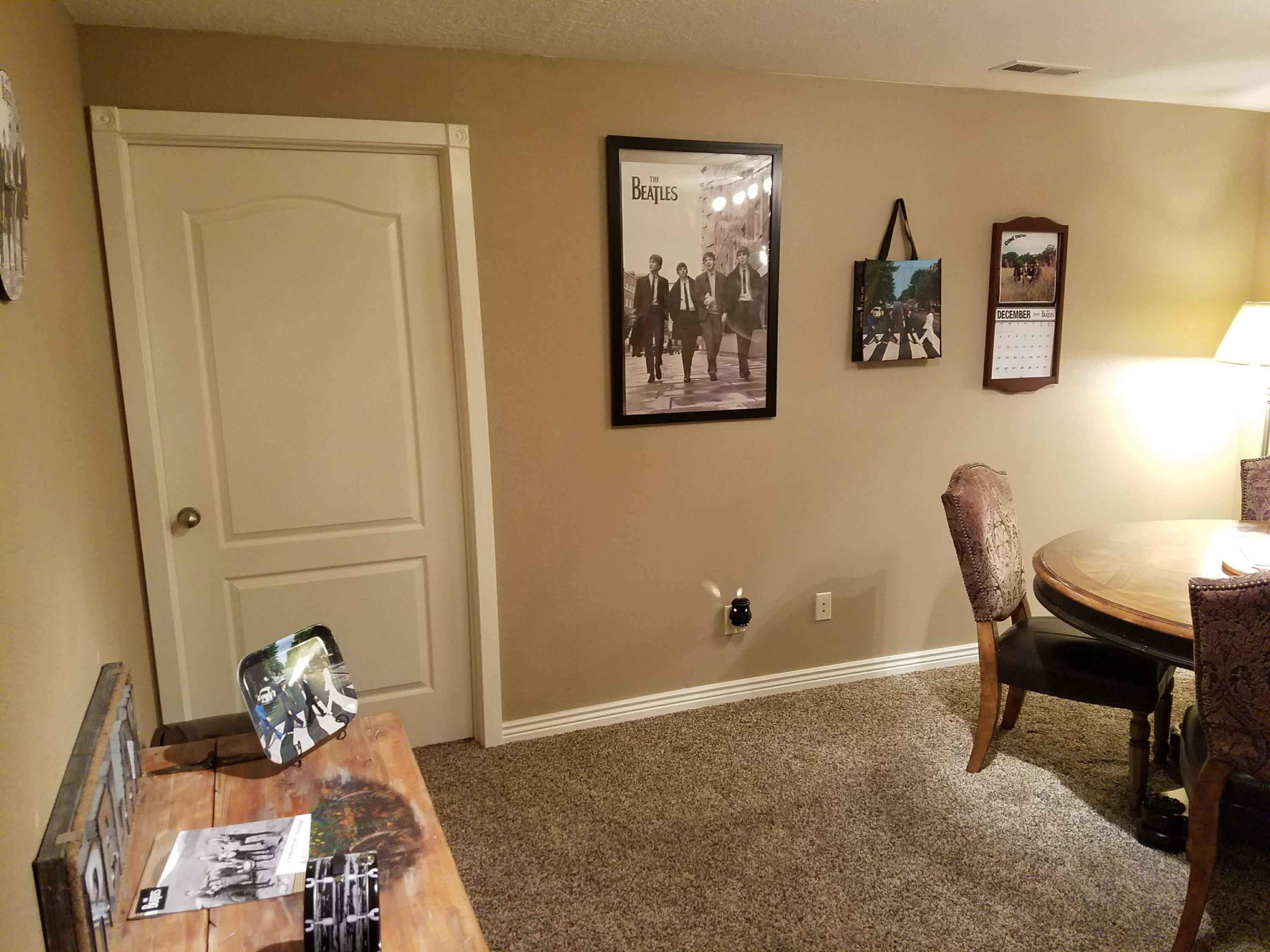 908 E Nichols Canyon