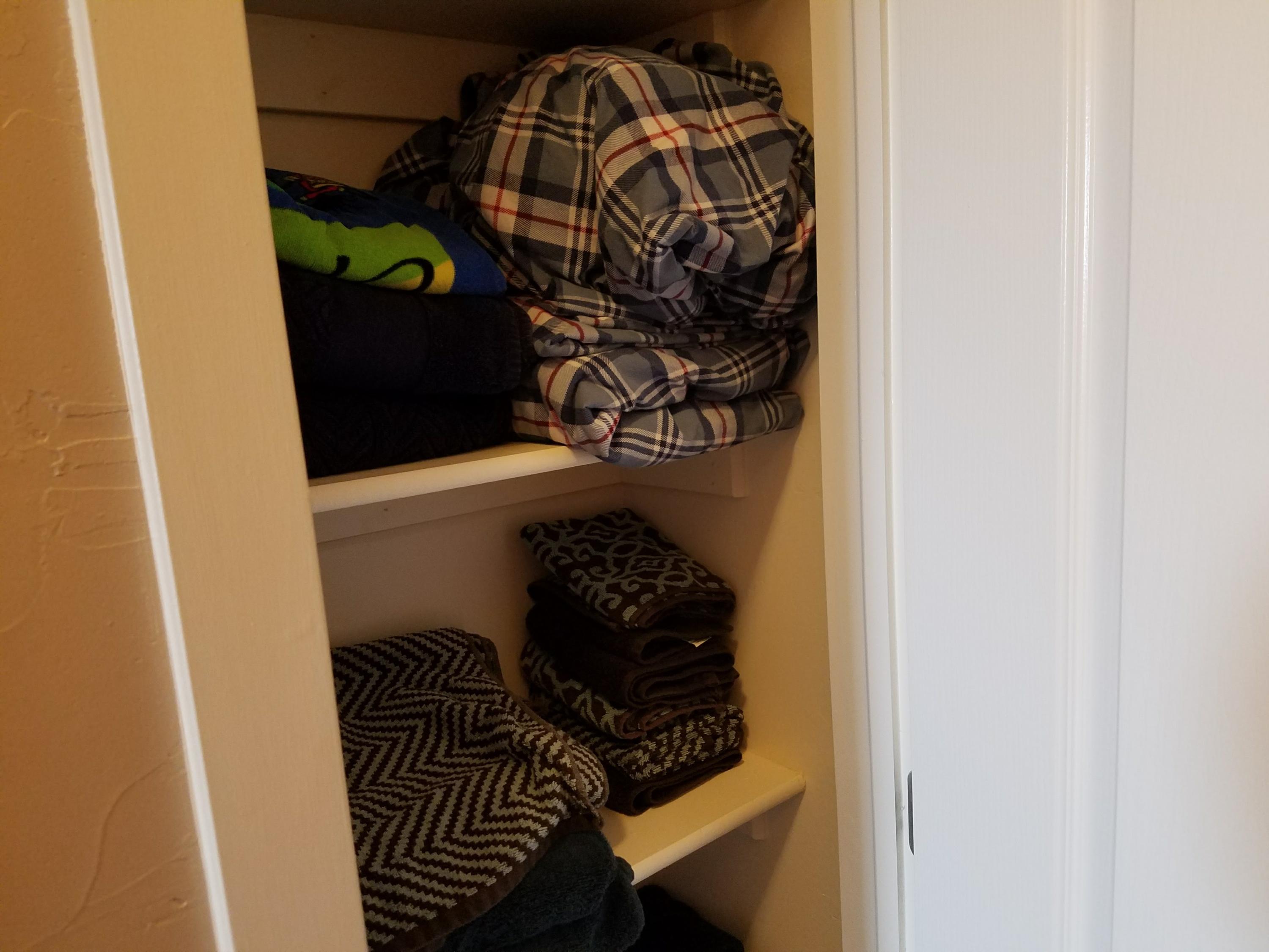 908 E Nichols Canyon