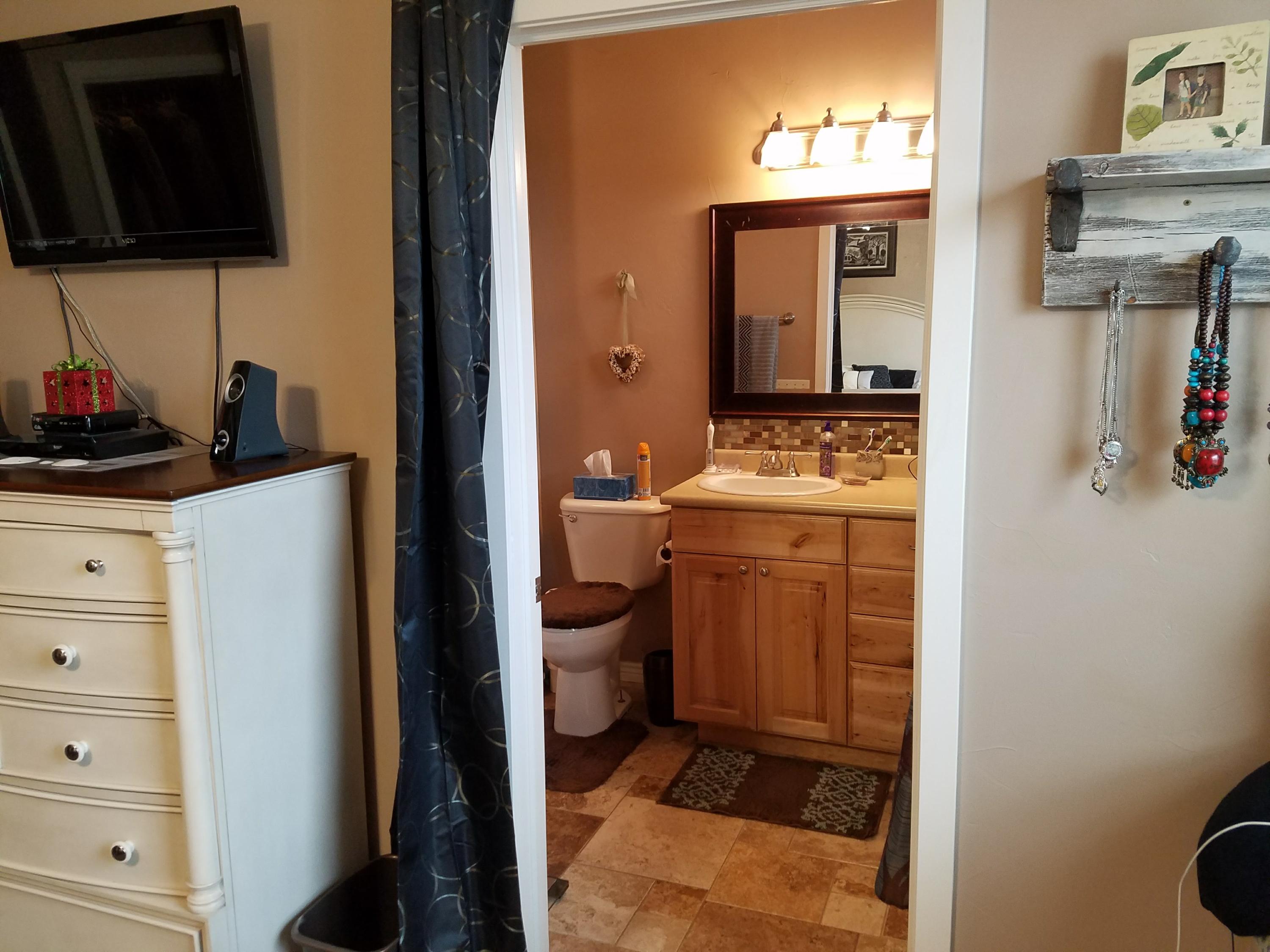 908 E Nichols Canyon