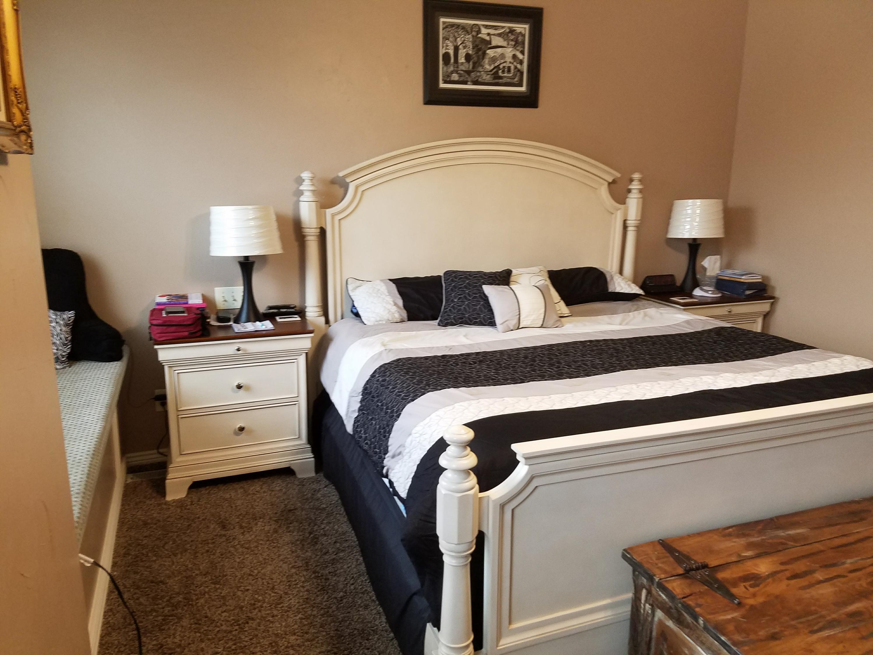 908 E Nichols Canyon