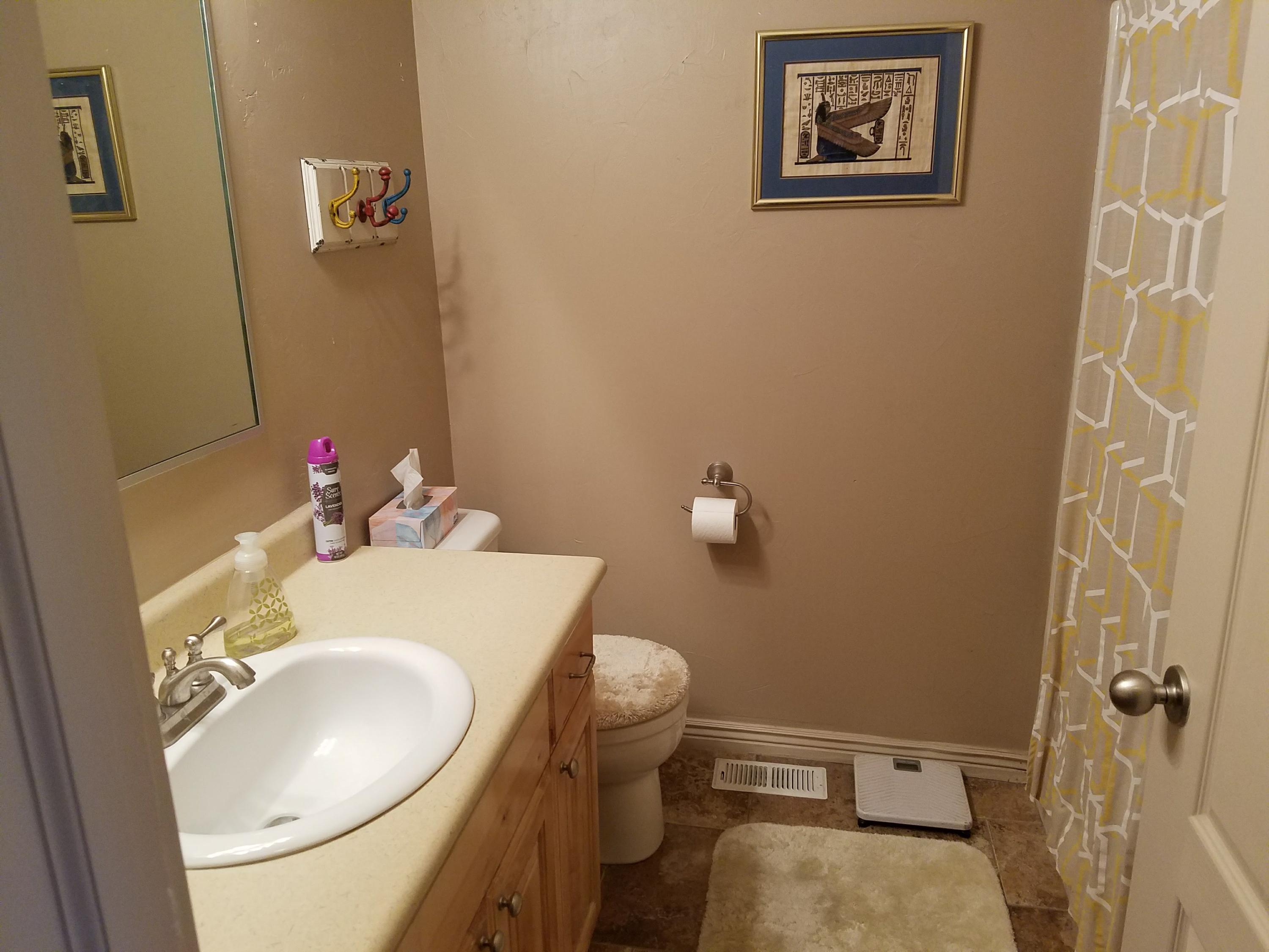 908 E Nichols Canyon