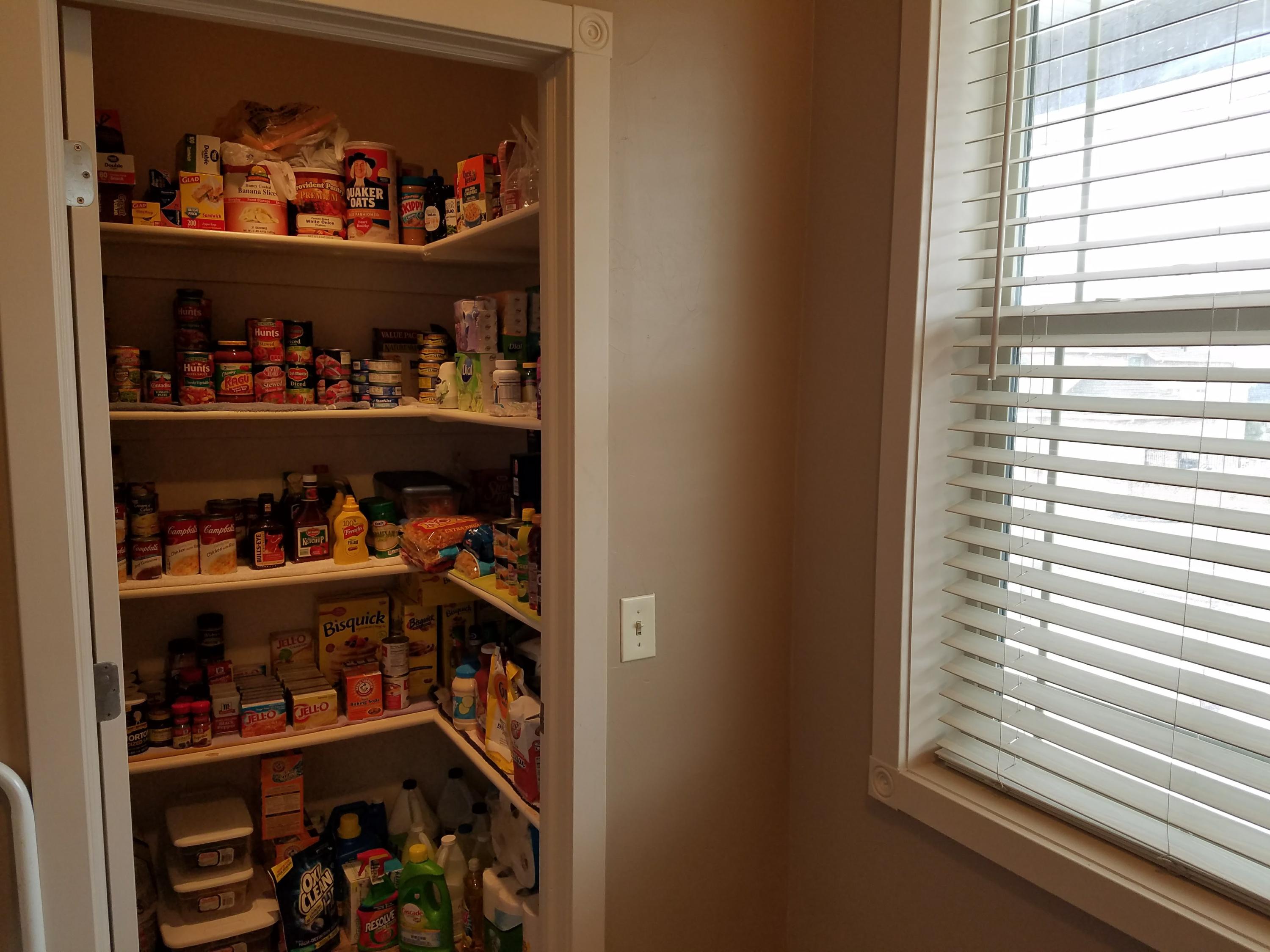 908 E Nichols Canyon