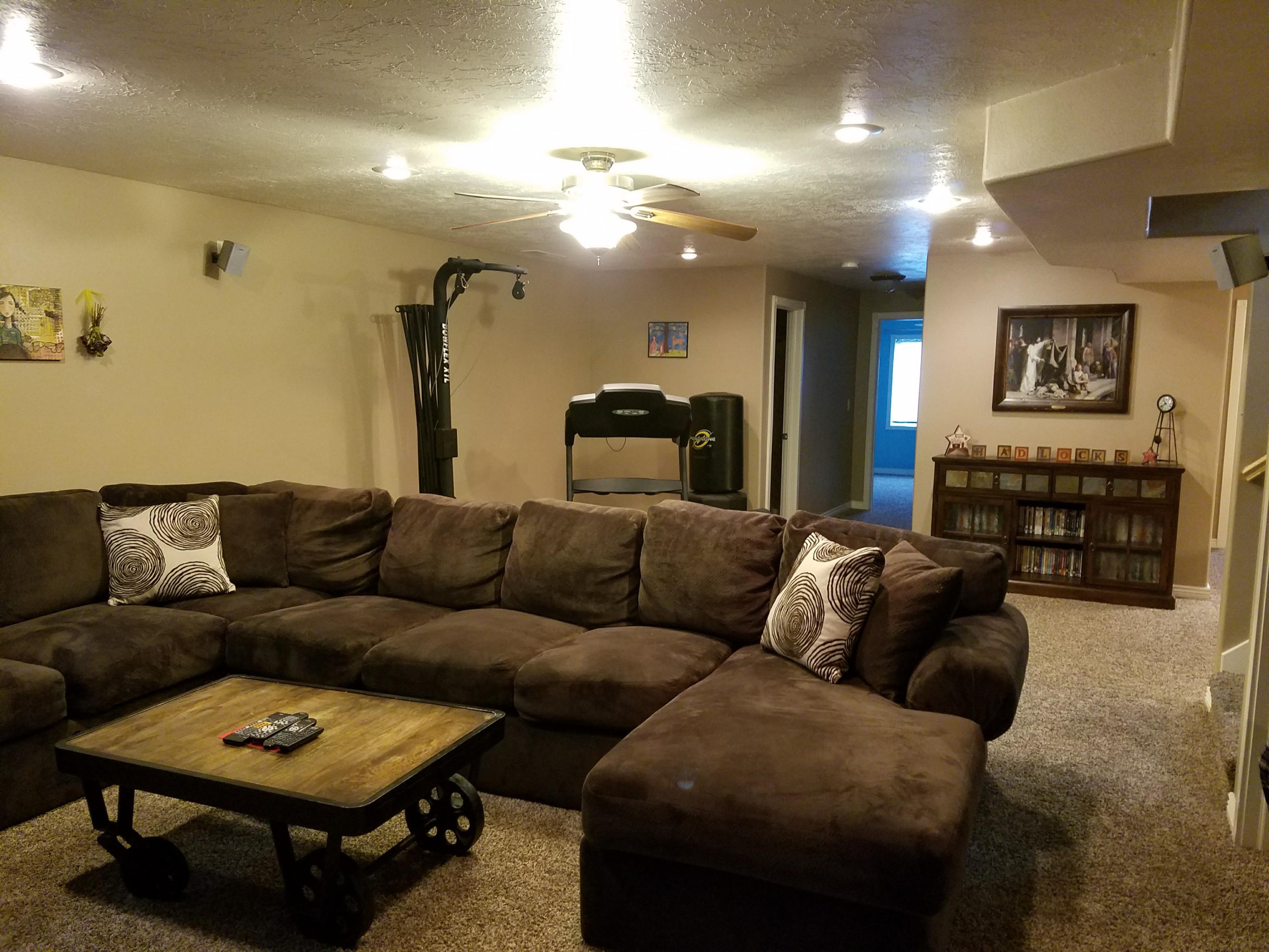 908 E Nichols Canyon