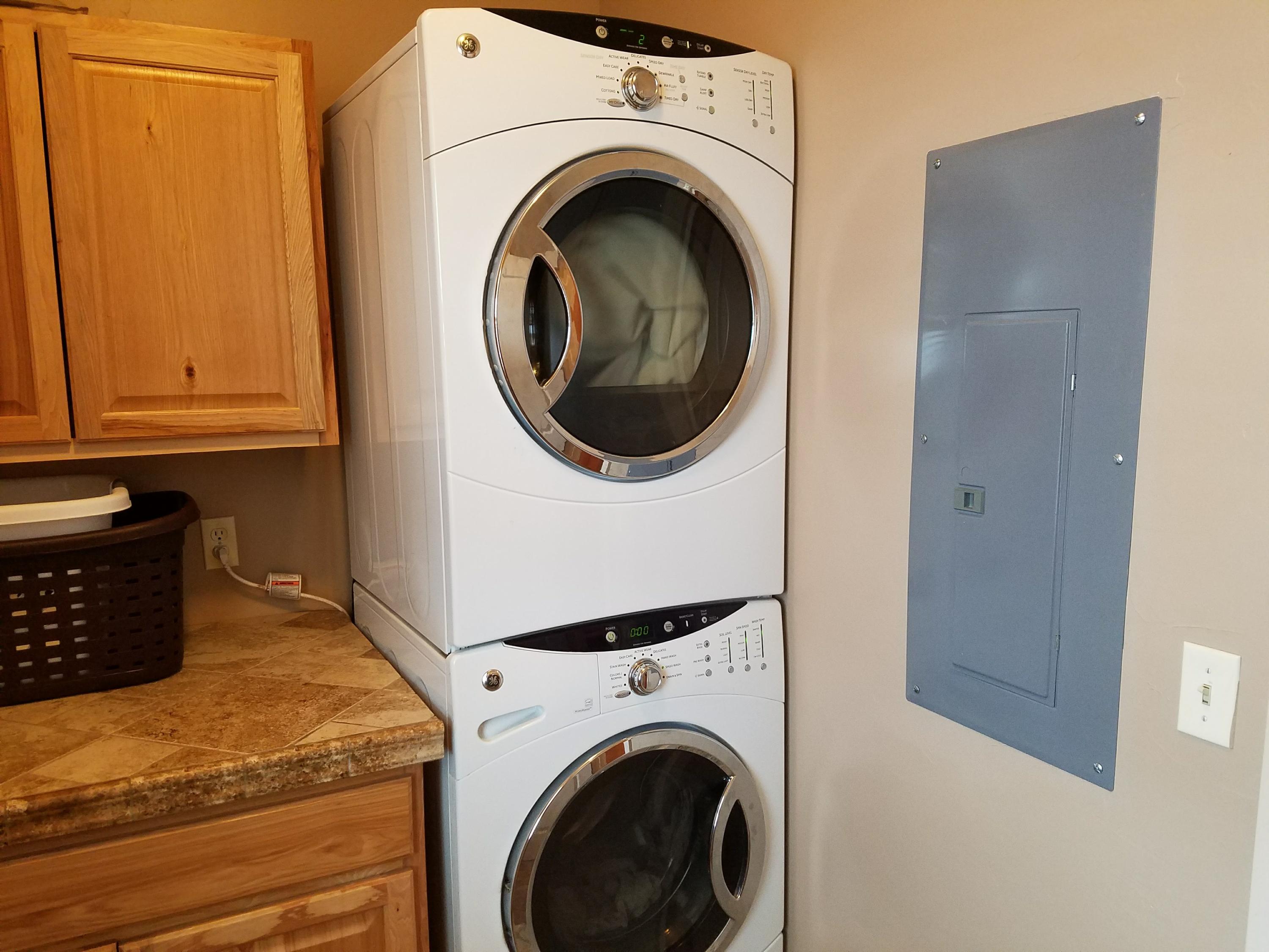 908 E Nichols Canyon