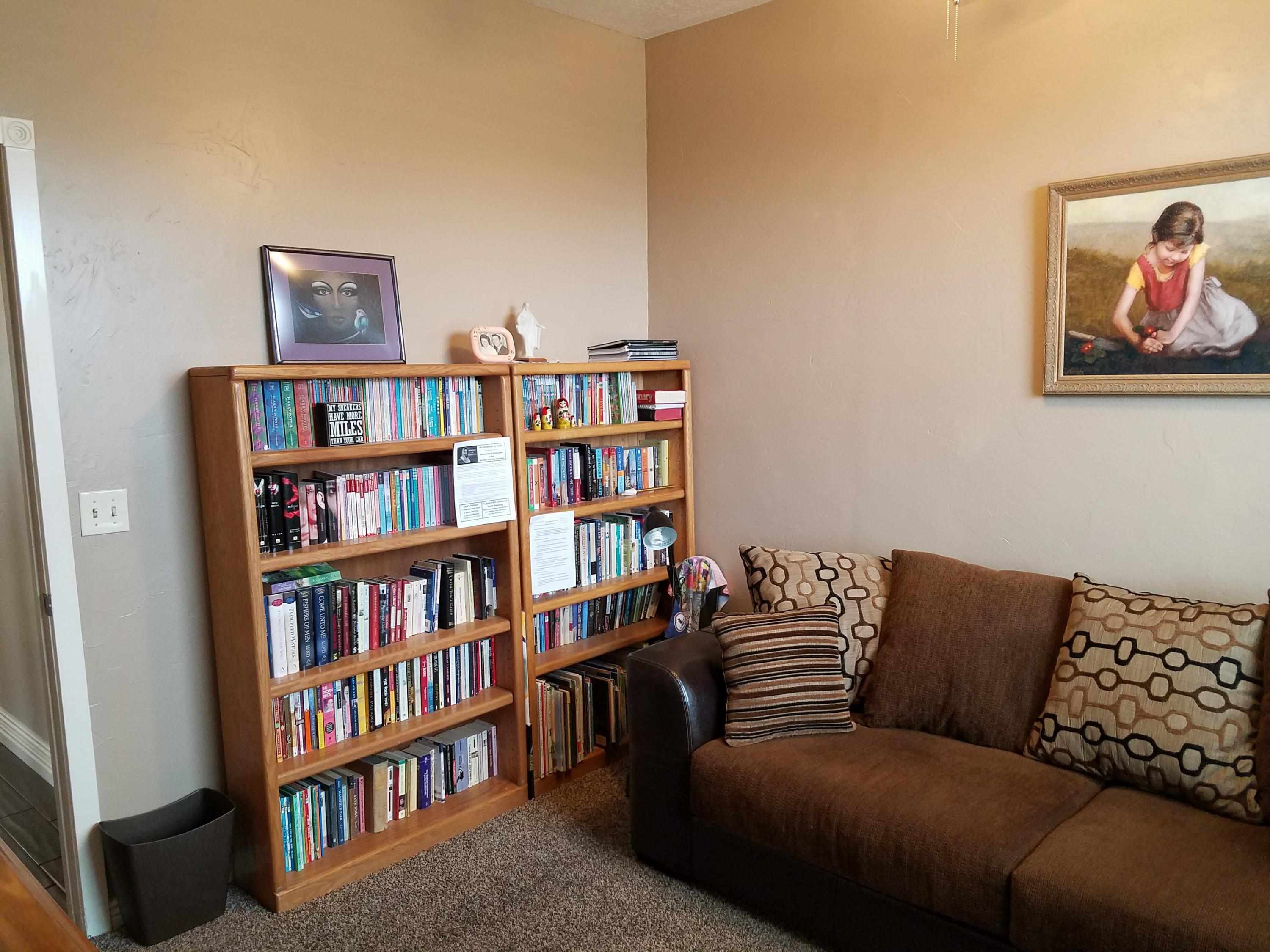 908 E Nichols Canyon