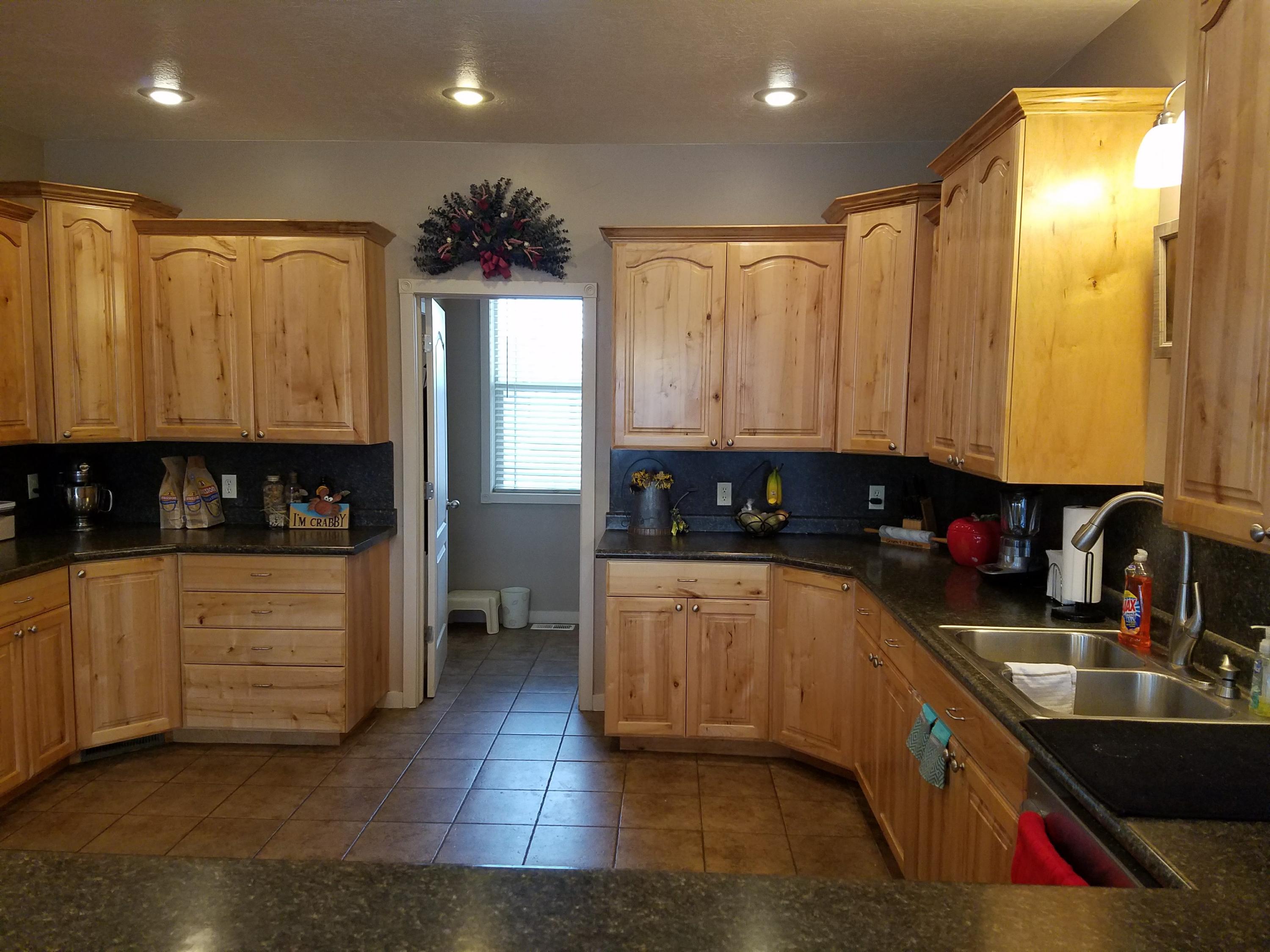 908 E Nichols Canyon