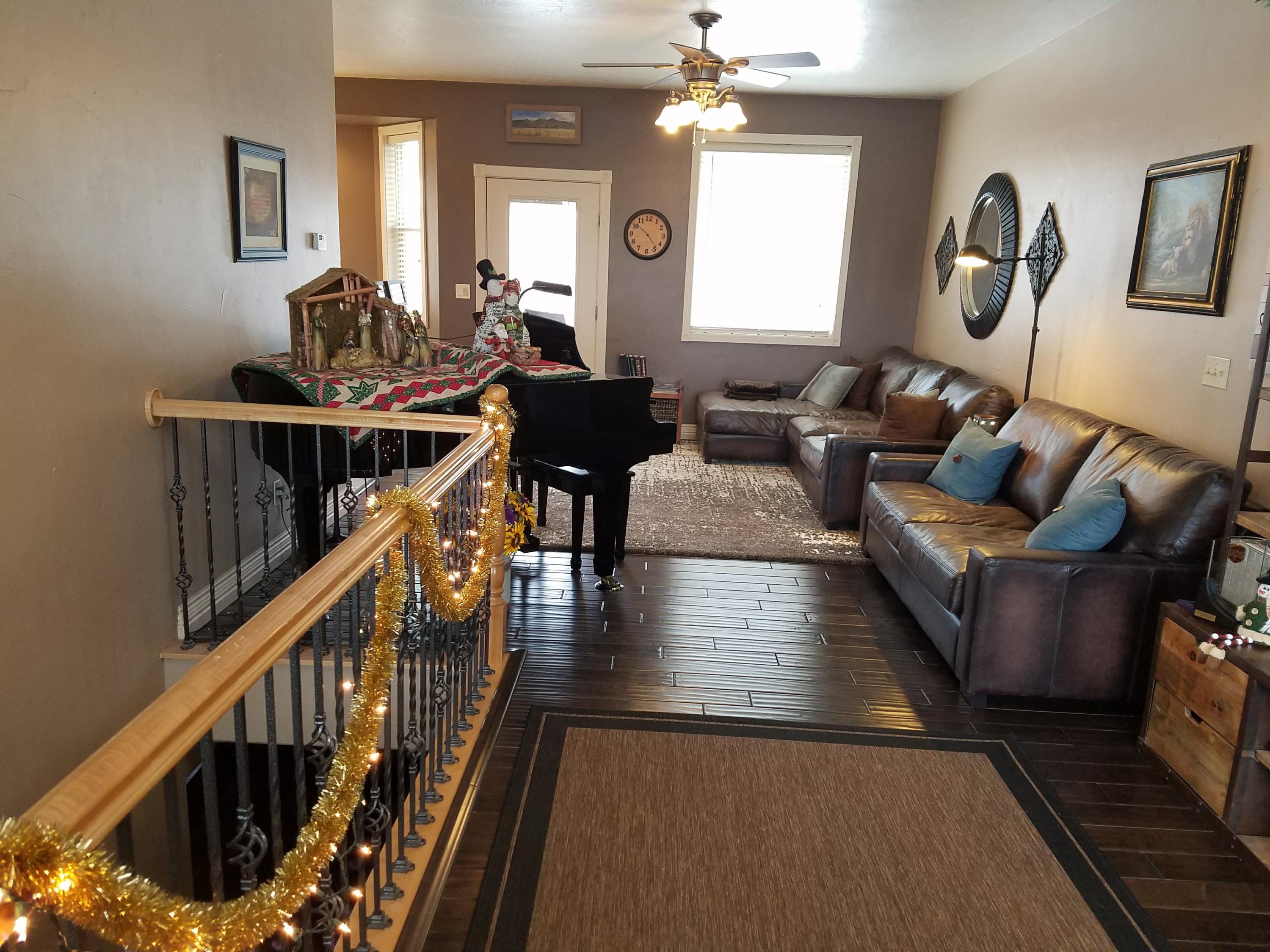 908 E Nichols Canyon