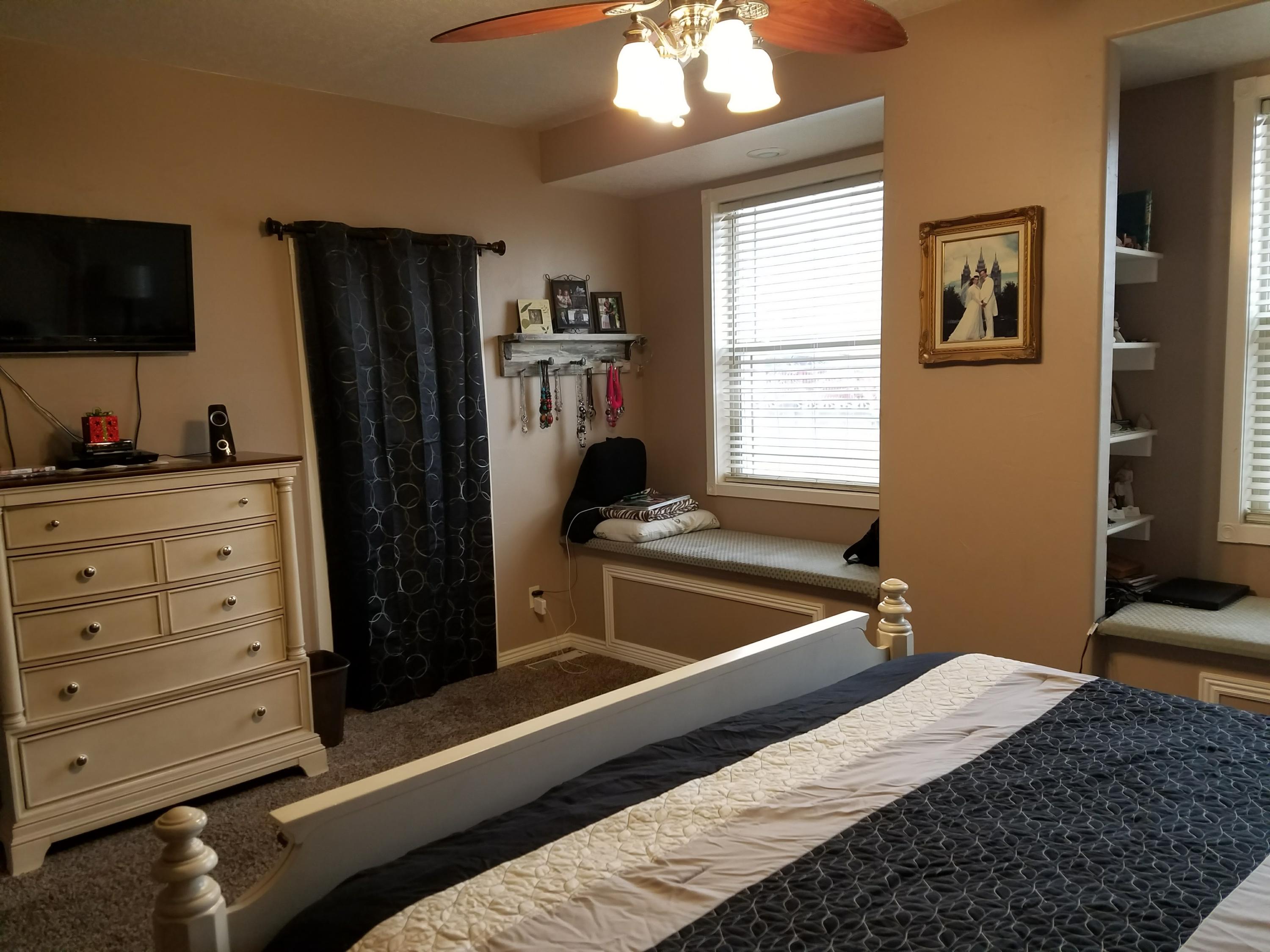 908 E Nichols Canyon