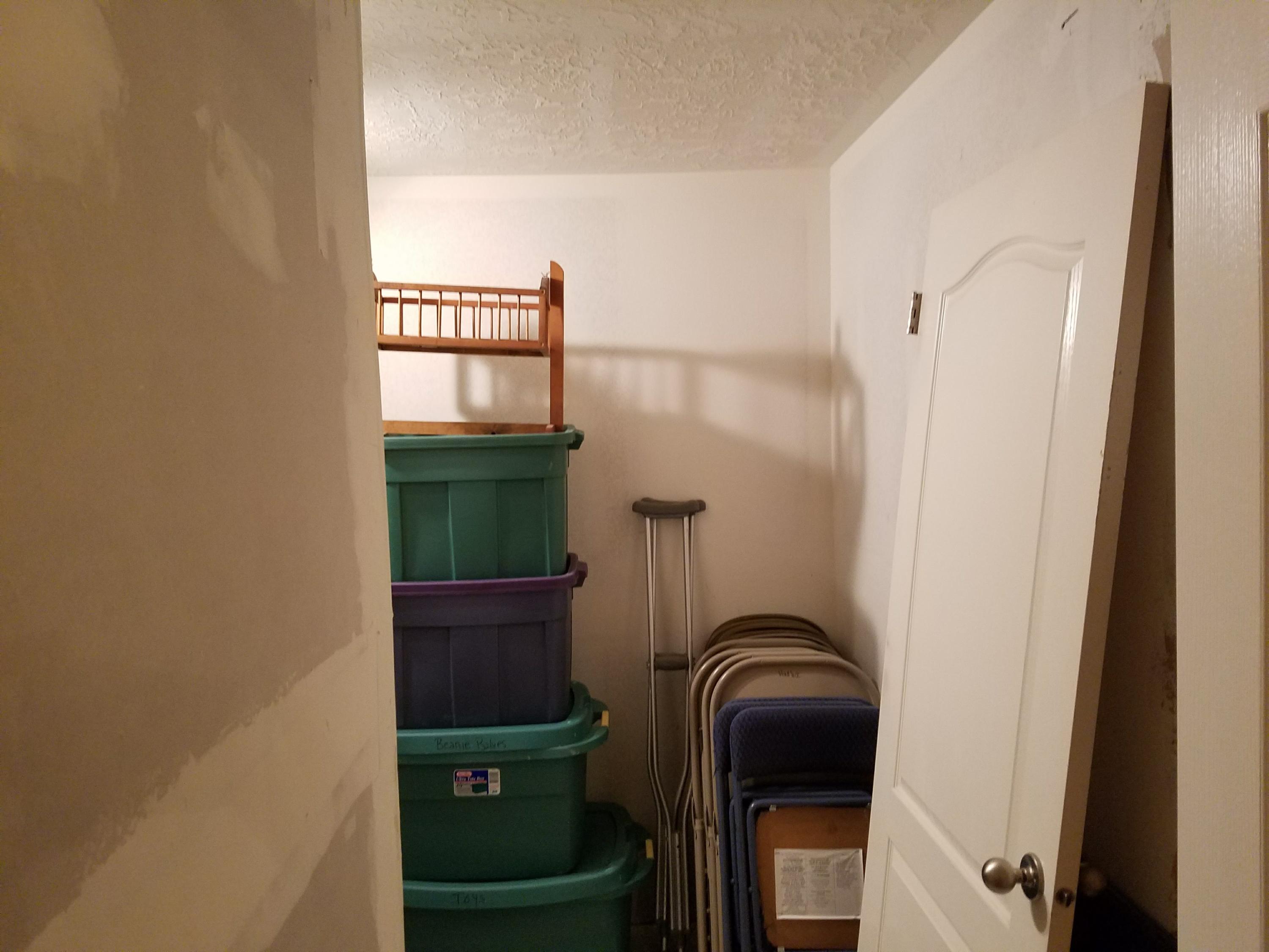 908 E Nichols Canyon