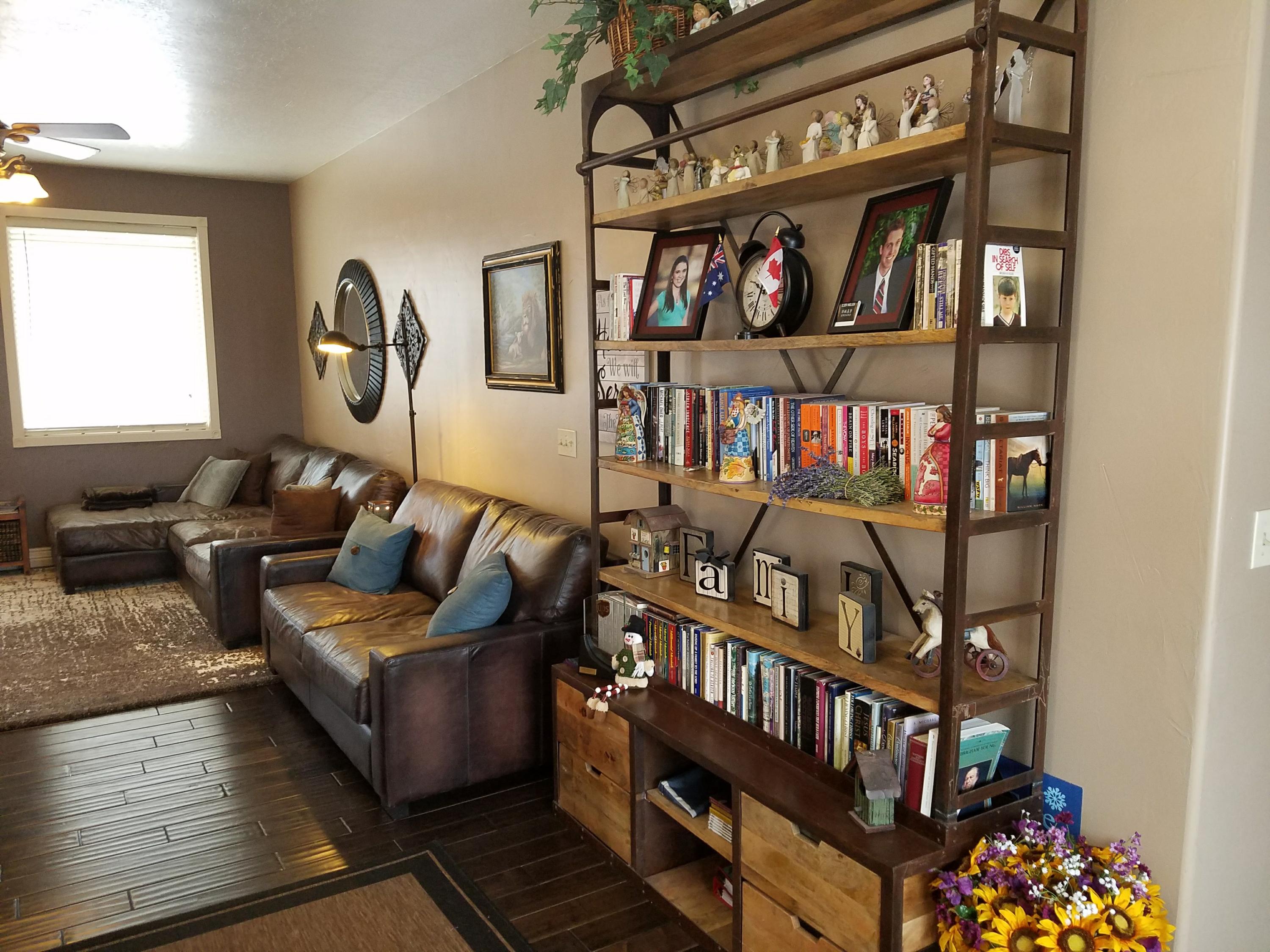 908 E Nichols Canyon