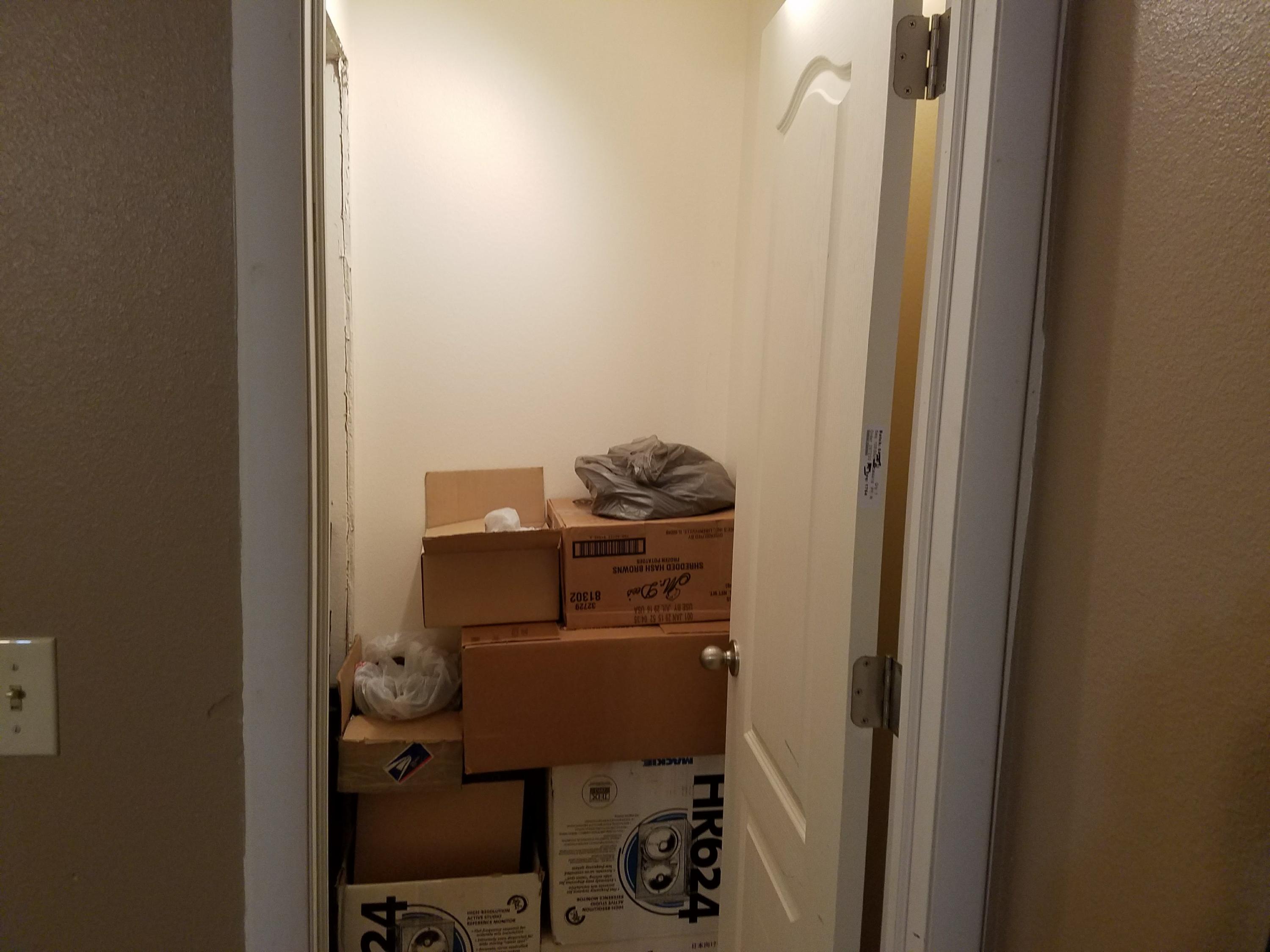 908 E Nichols Canyon