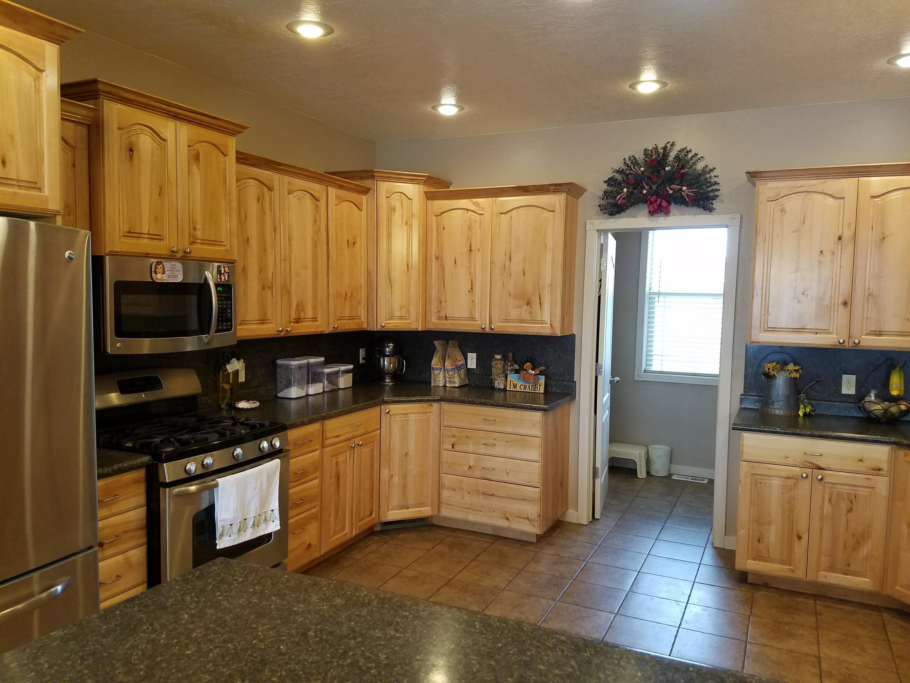 908 E Nichols Canyon