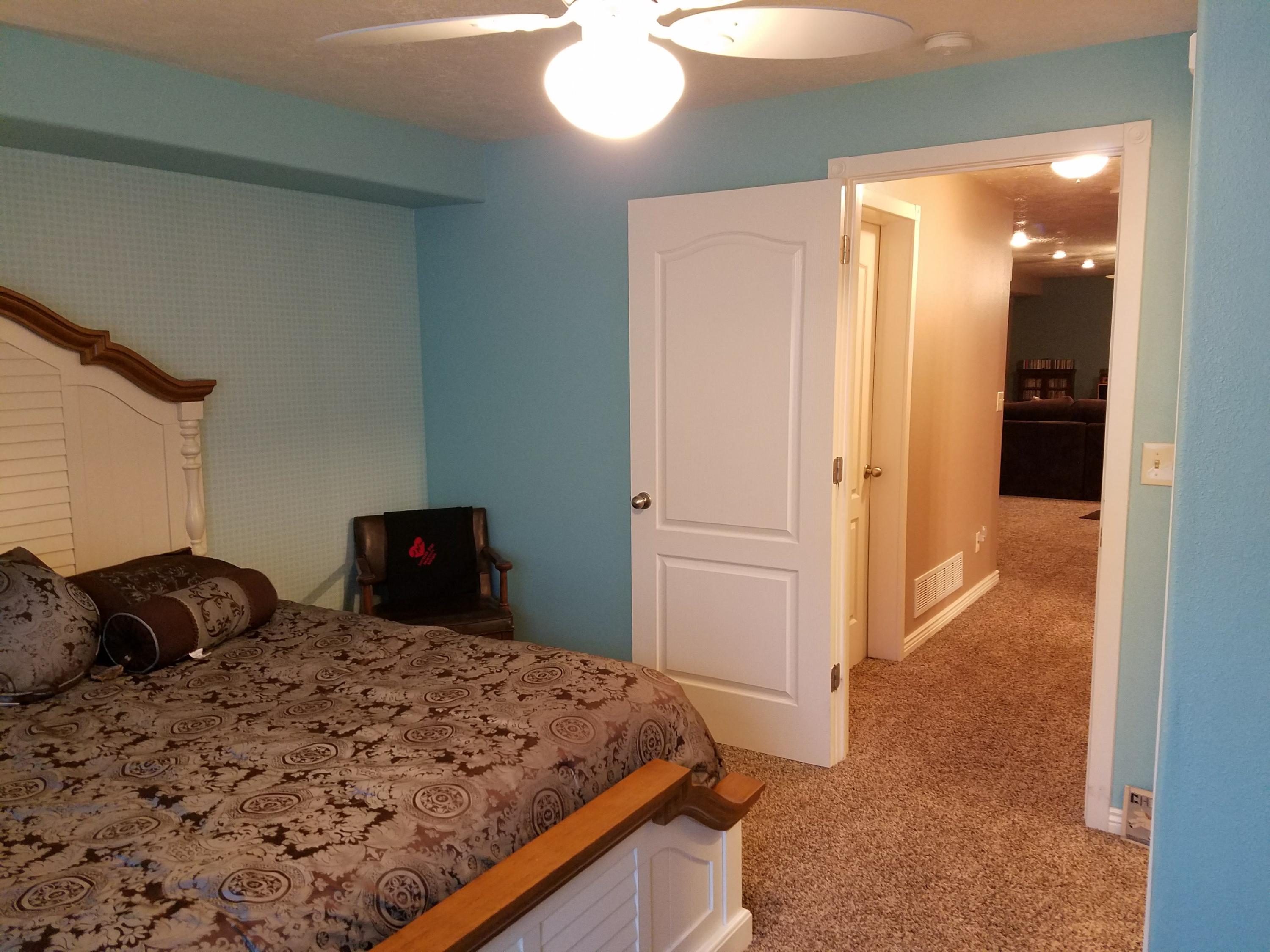 908 E Nichols Canyon