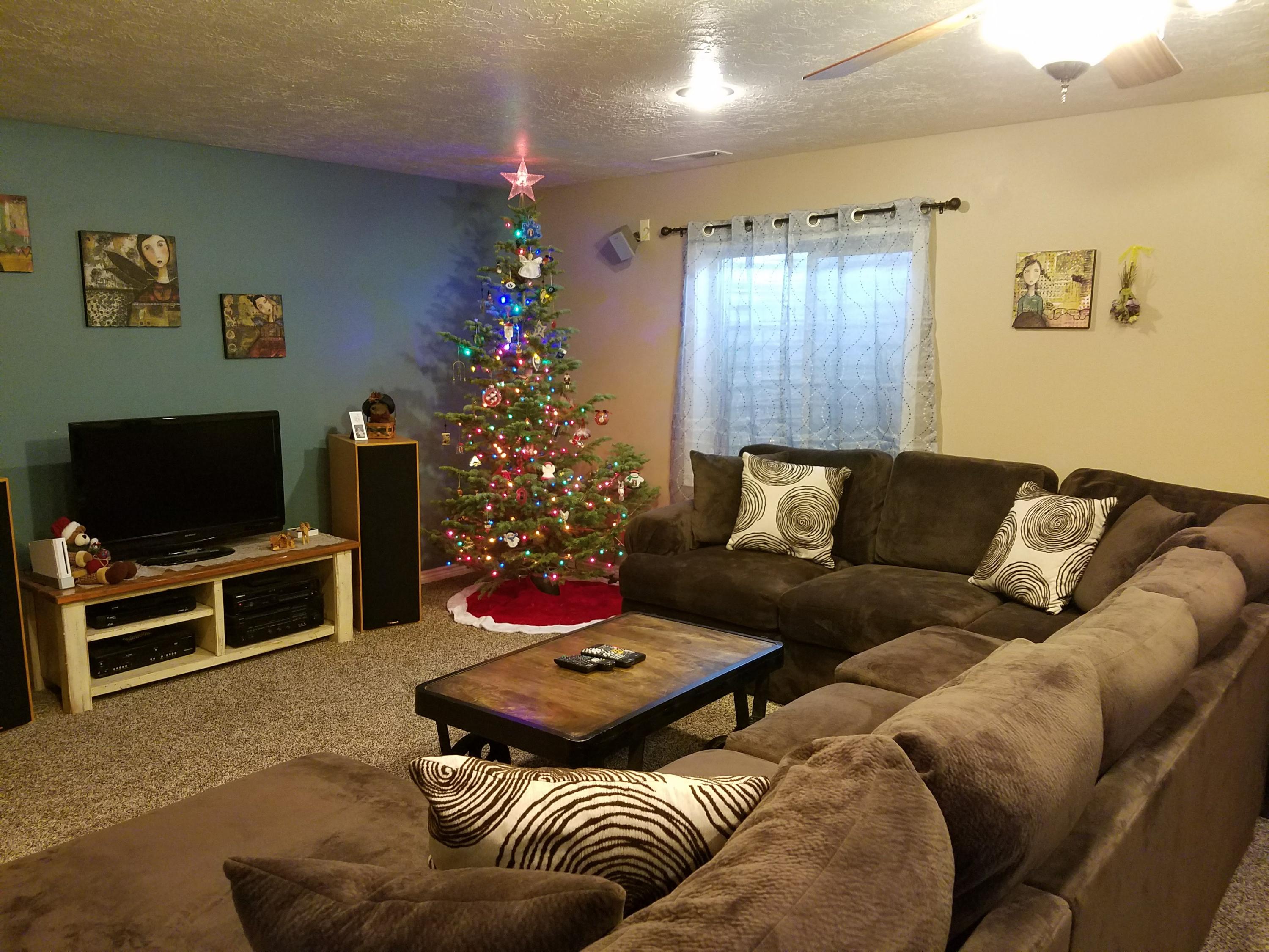 908 E Nichols Canyon