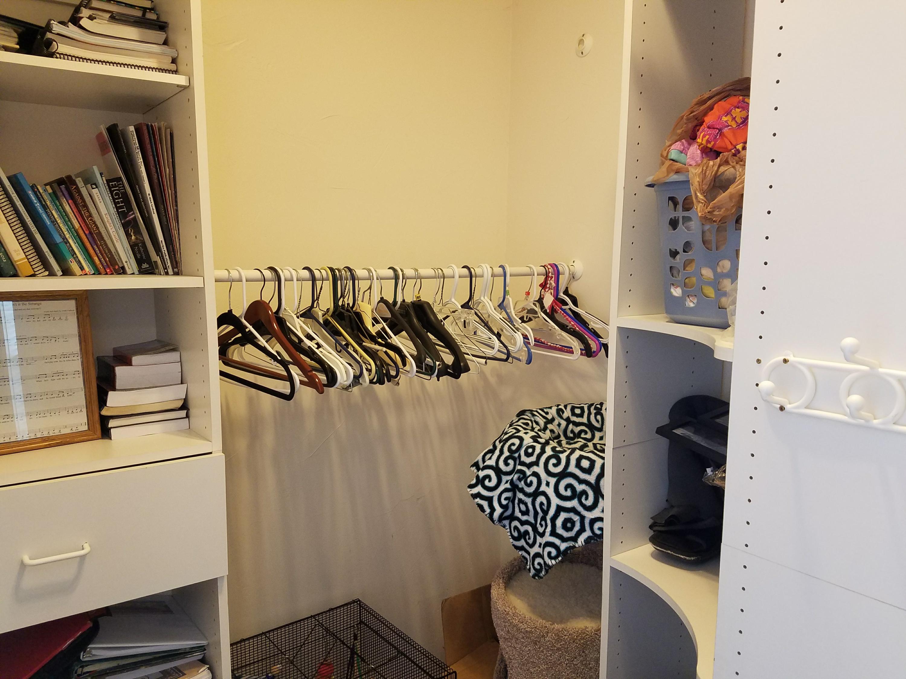 908 E Nichols Canyon