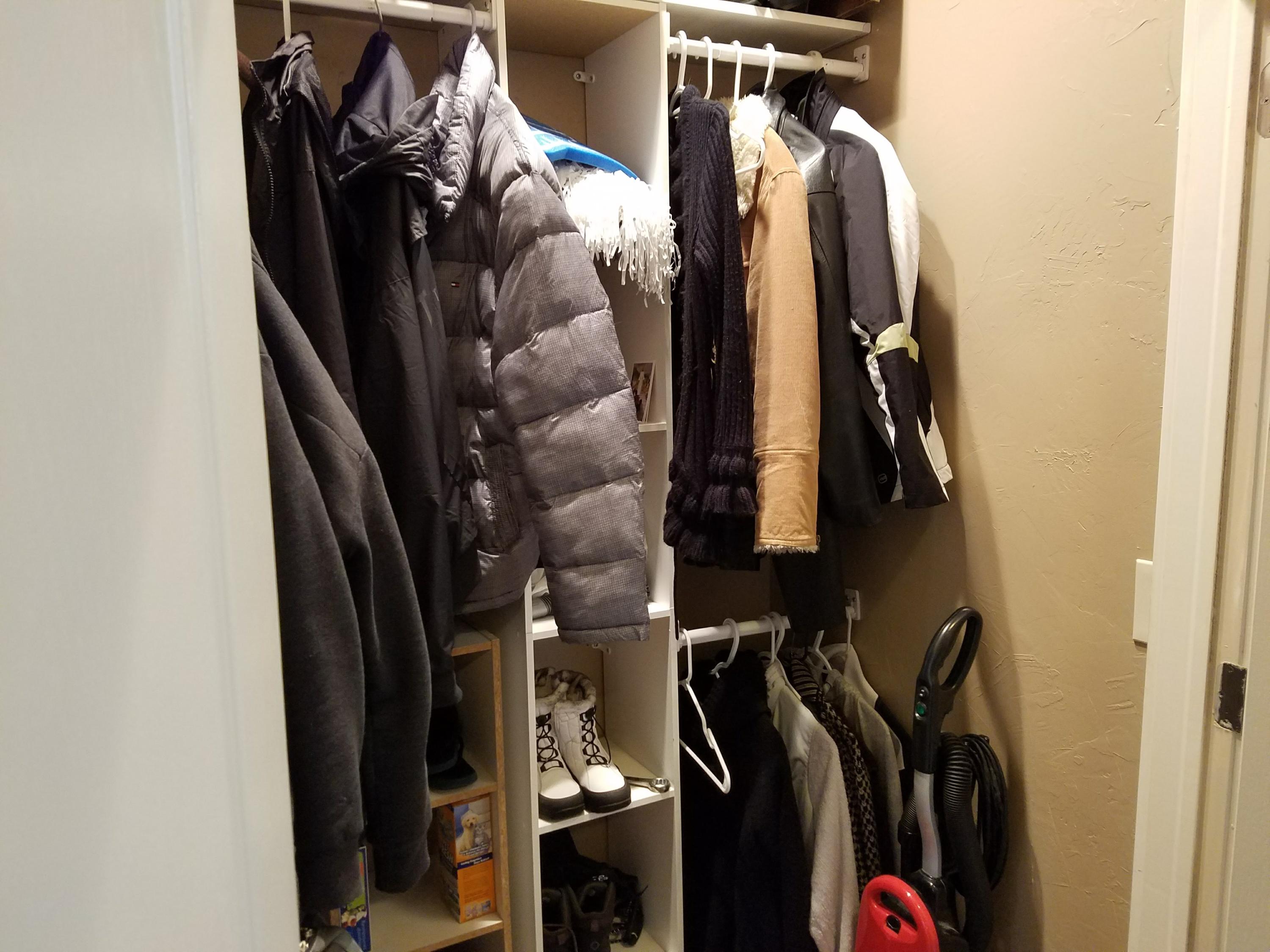 908 E Nichols Canyon