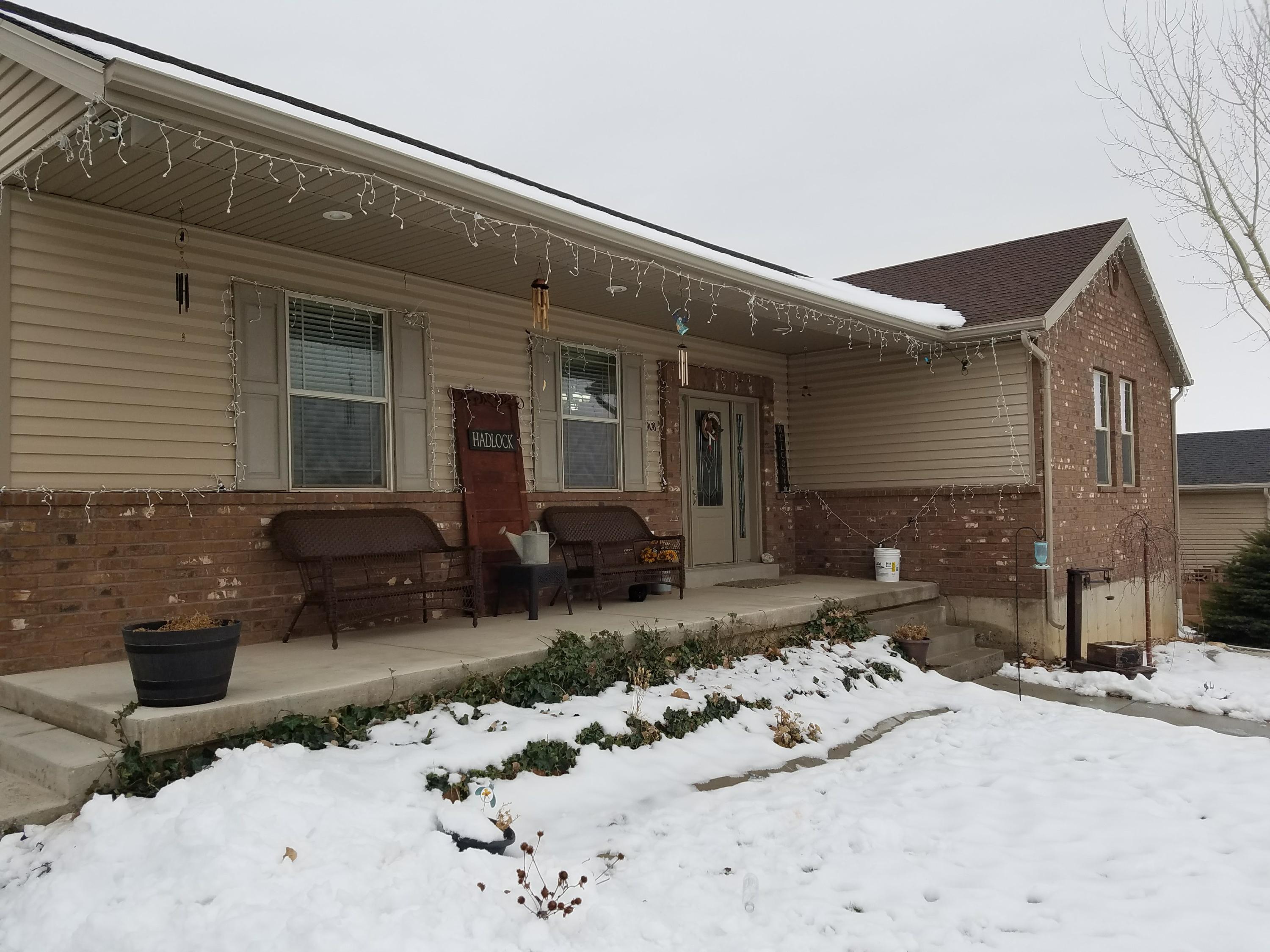 908 E Nichols Canyon