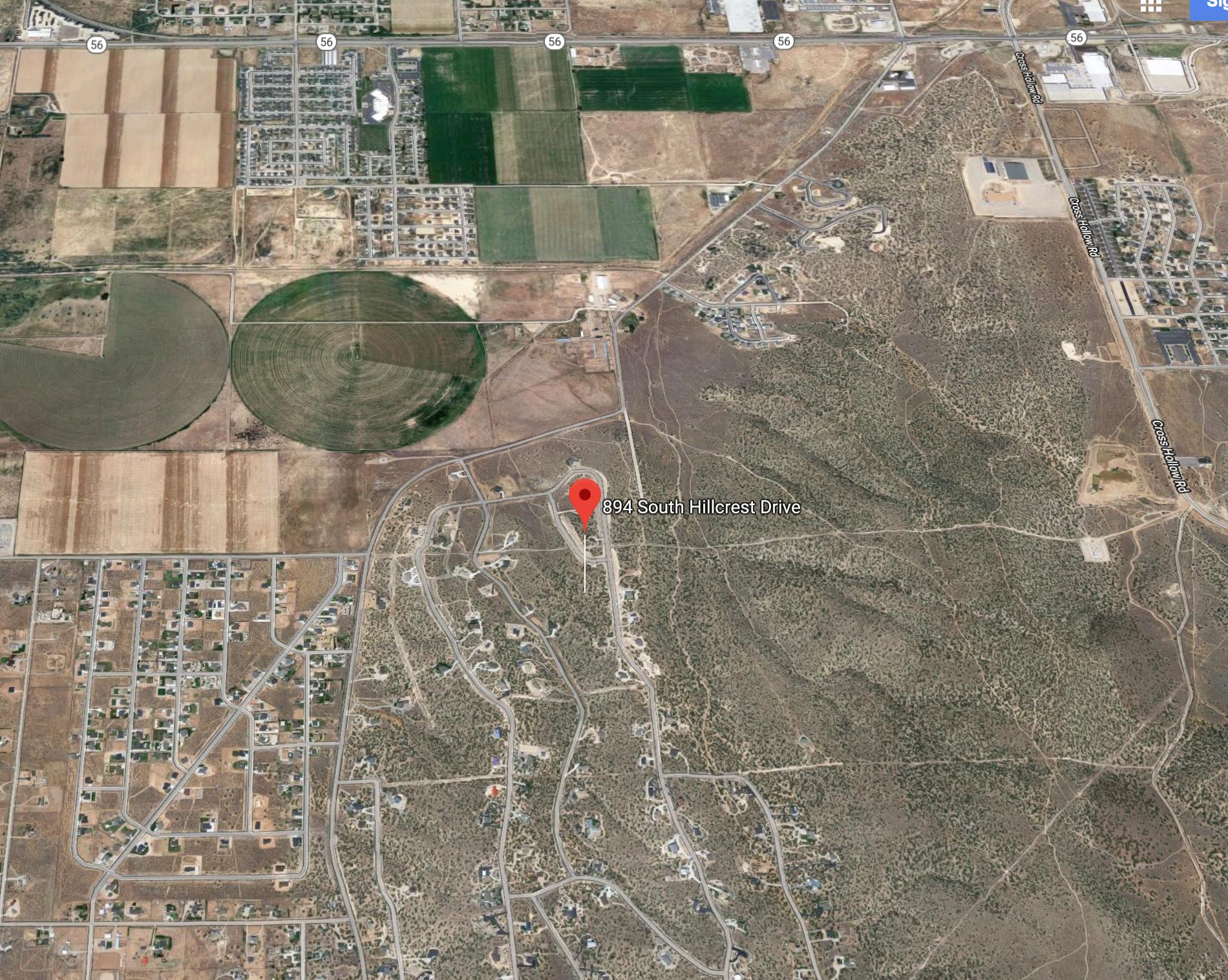 894 S Hillcrest DR