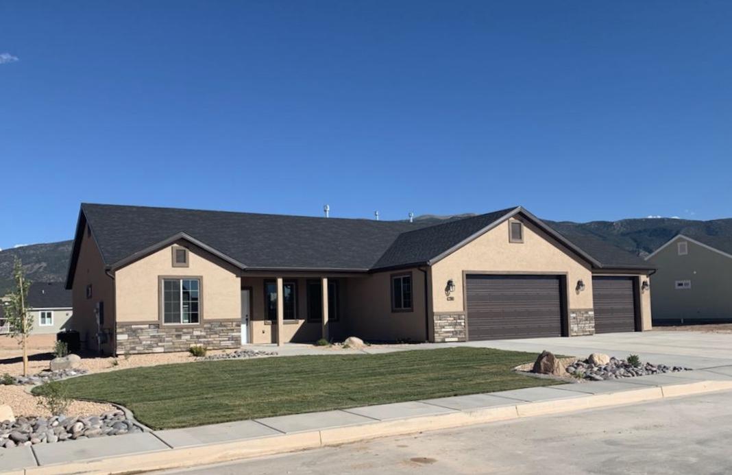 4390 N Prospector Ln LN E