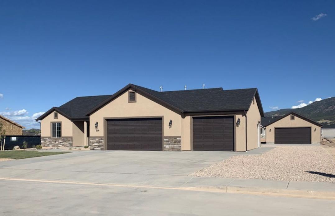 4390 N Prospector Ln LN E