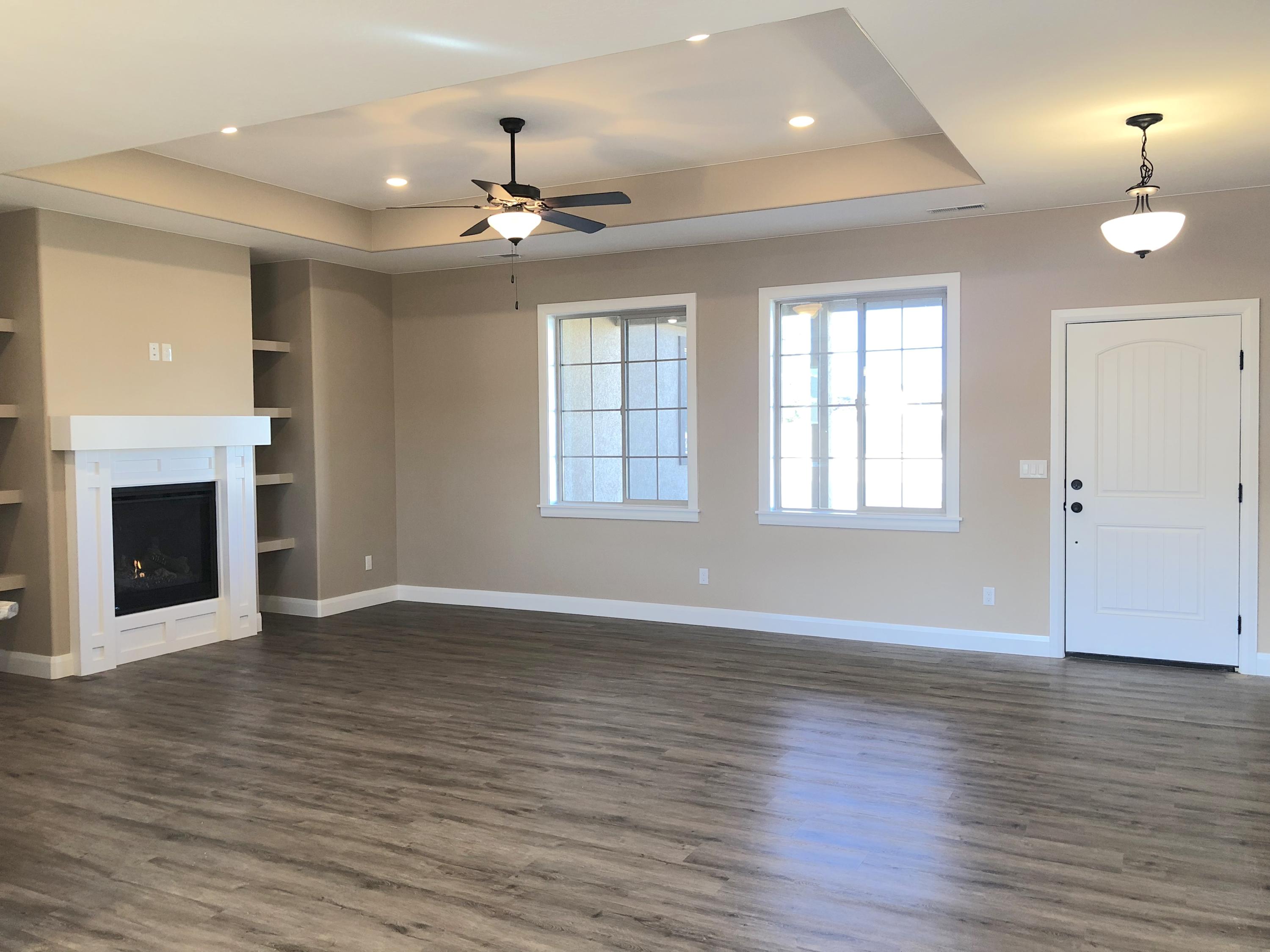 4390 N Prospector Ln LN E