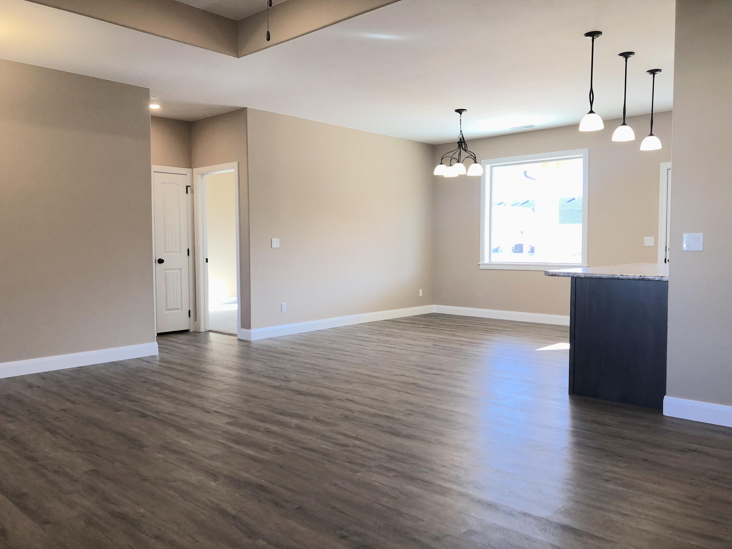 4390 N Prospector Ln LN E