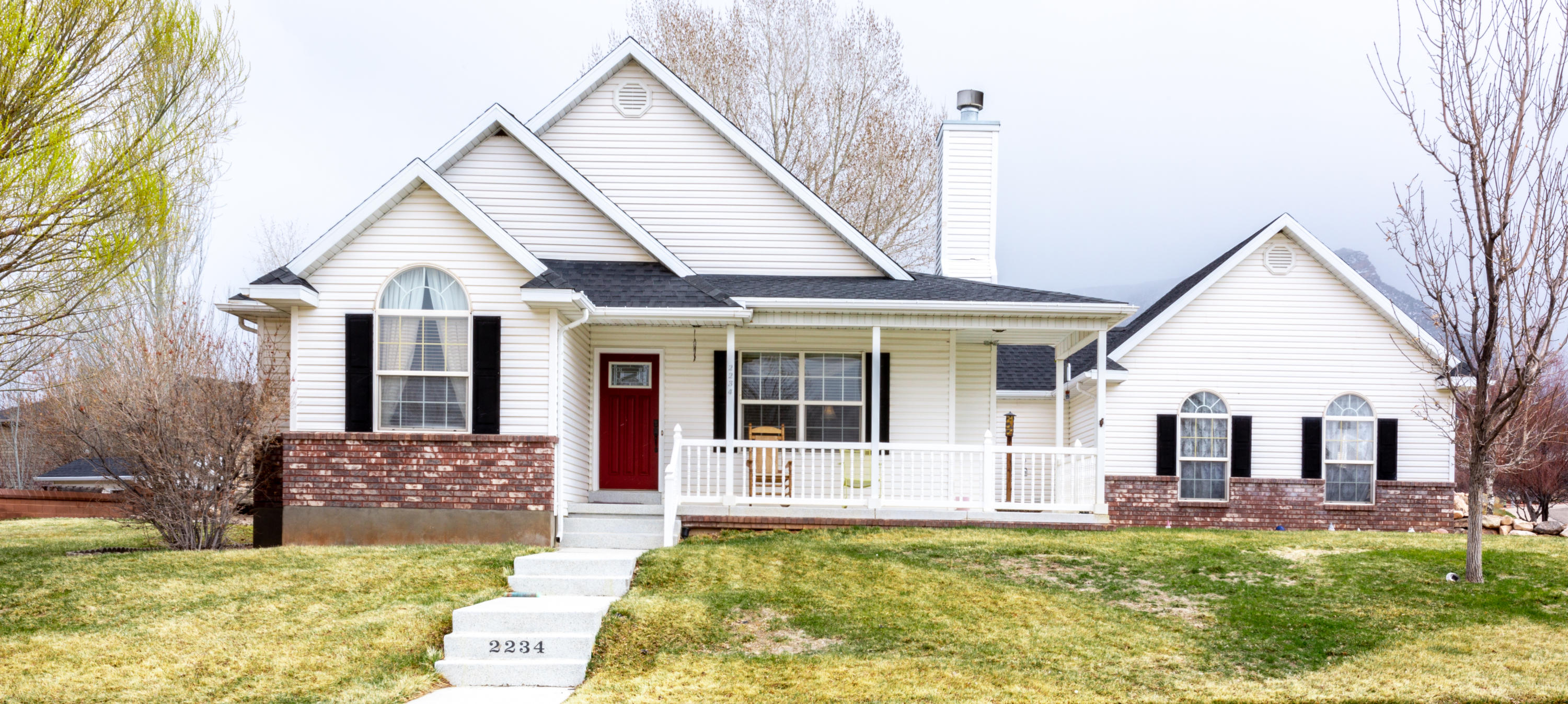 2234 N Hawthorne LN