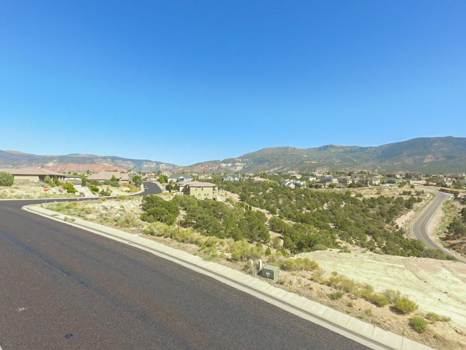 387 S Carmel Ridge CIR