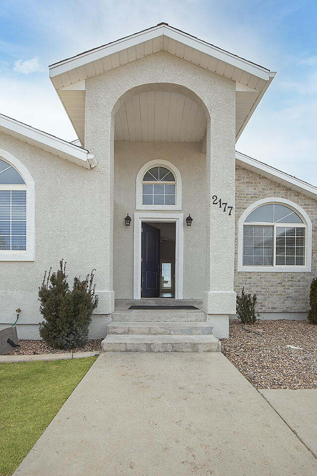 2177 N Hawthorne LN