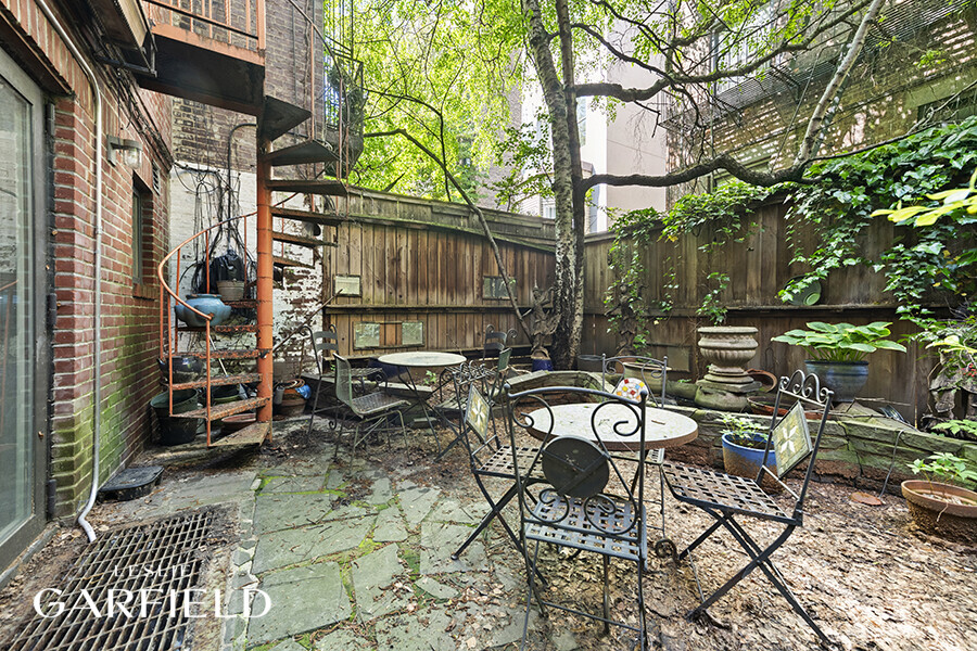 321 E 6th Street