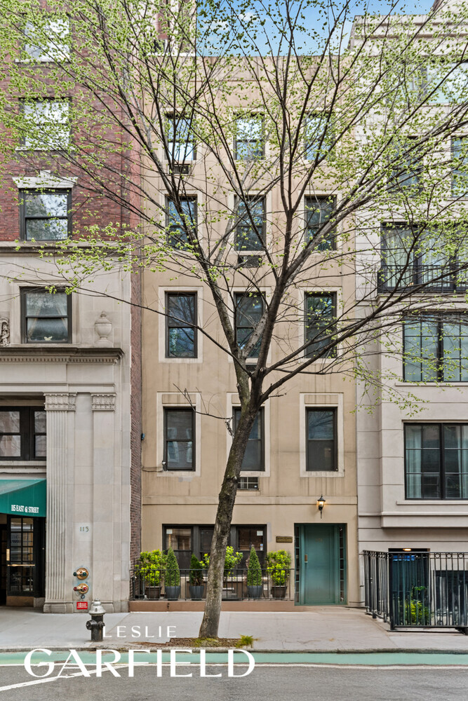 121 E 61st Street