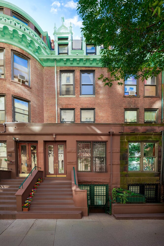 264 W 73RD Street