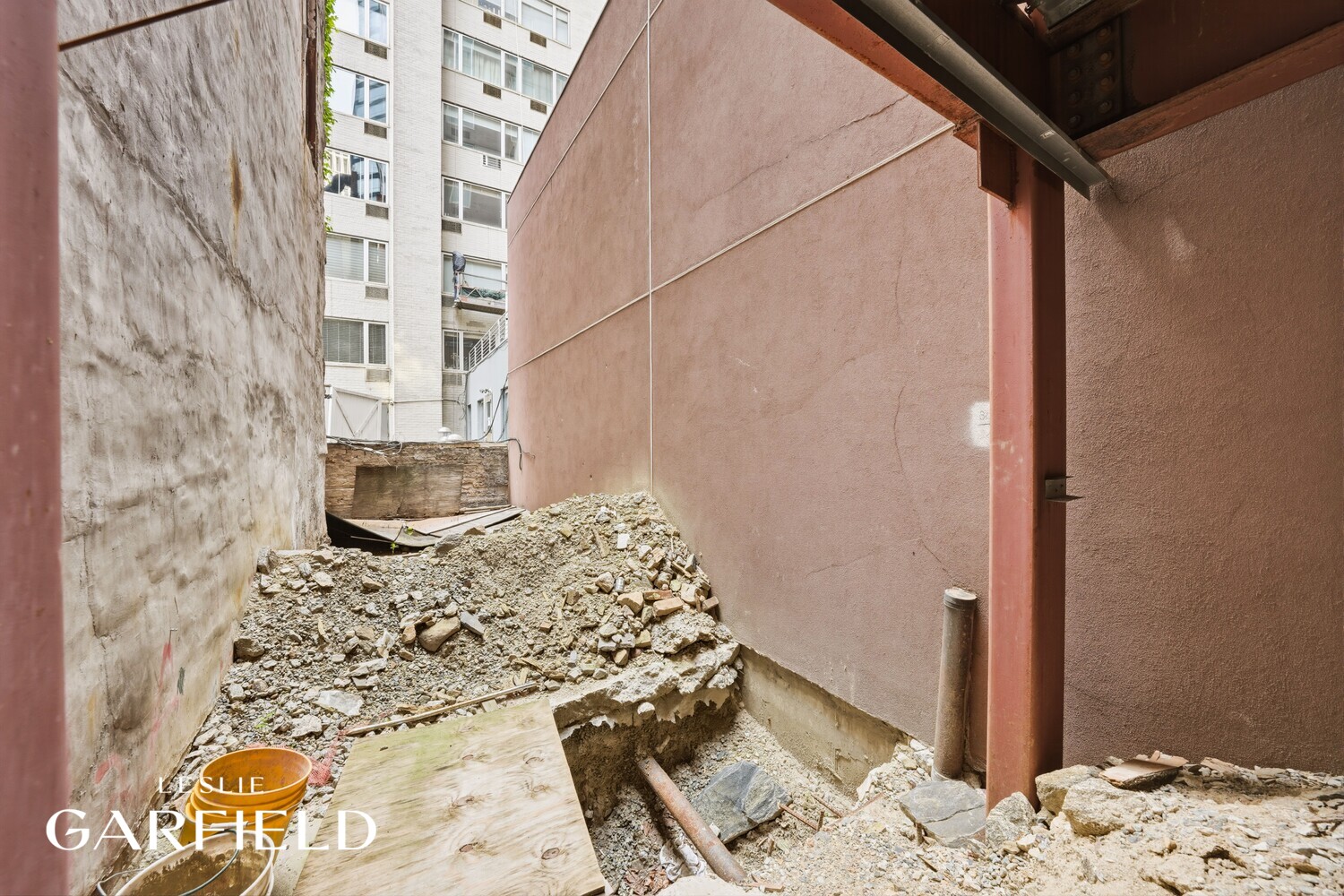 210 E 52ND Street